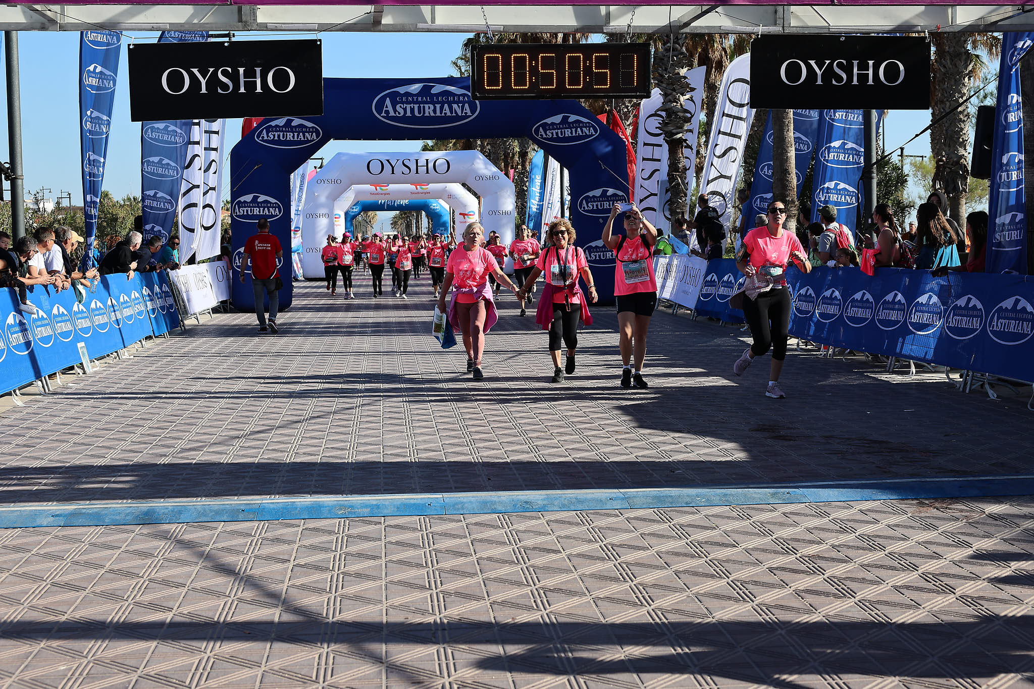 Las mejores fotos de la Carrera de la Mujer Central Lechera Asturiana de Valencia 2024. 0948