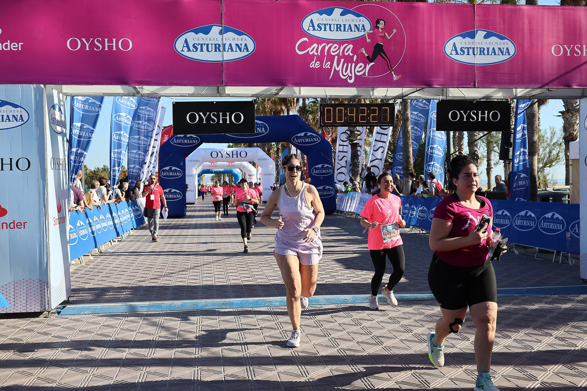 Las mejores fotos de la Carrera de la Mujer Central Lechera Asturiana de Valencia 2024. 0653