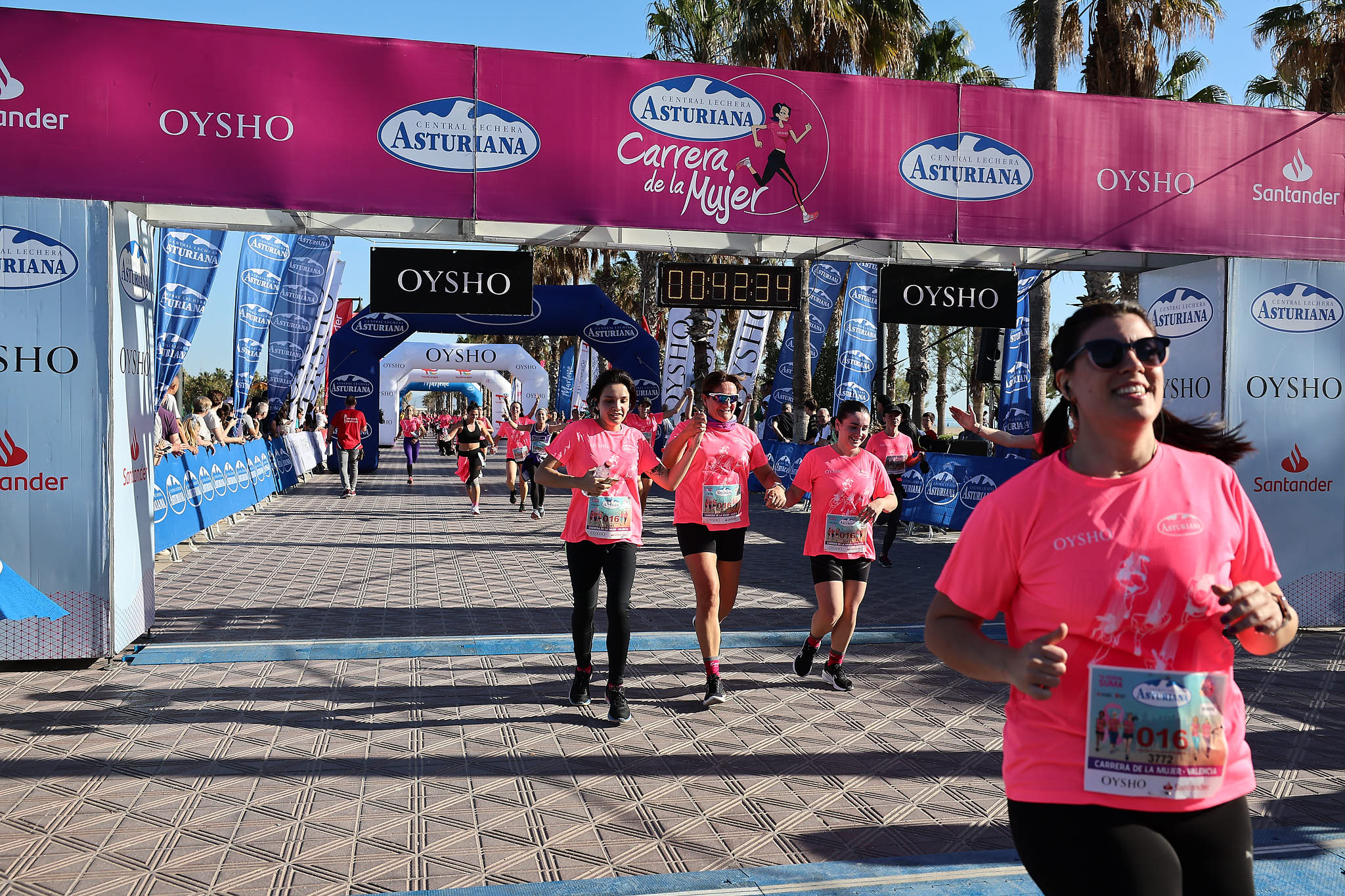 Las mejores fotos de la Carrera de la Mujer Central Lechera Asturiana de Valencia 2024. 0658