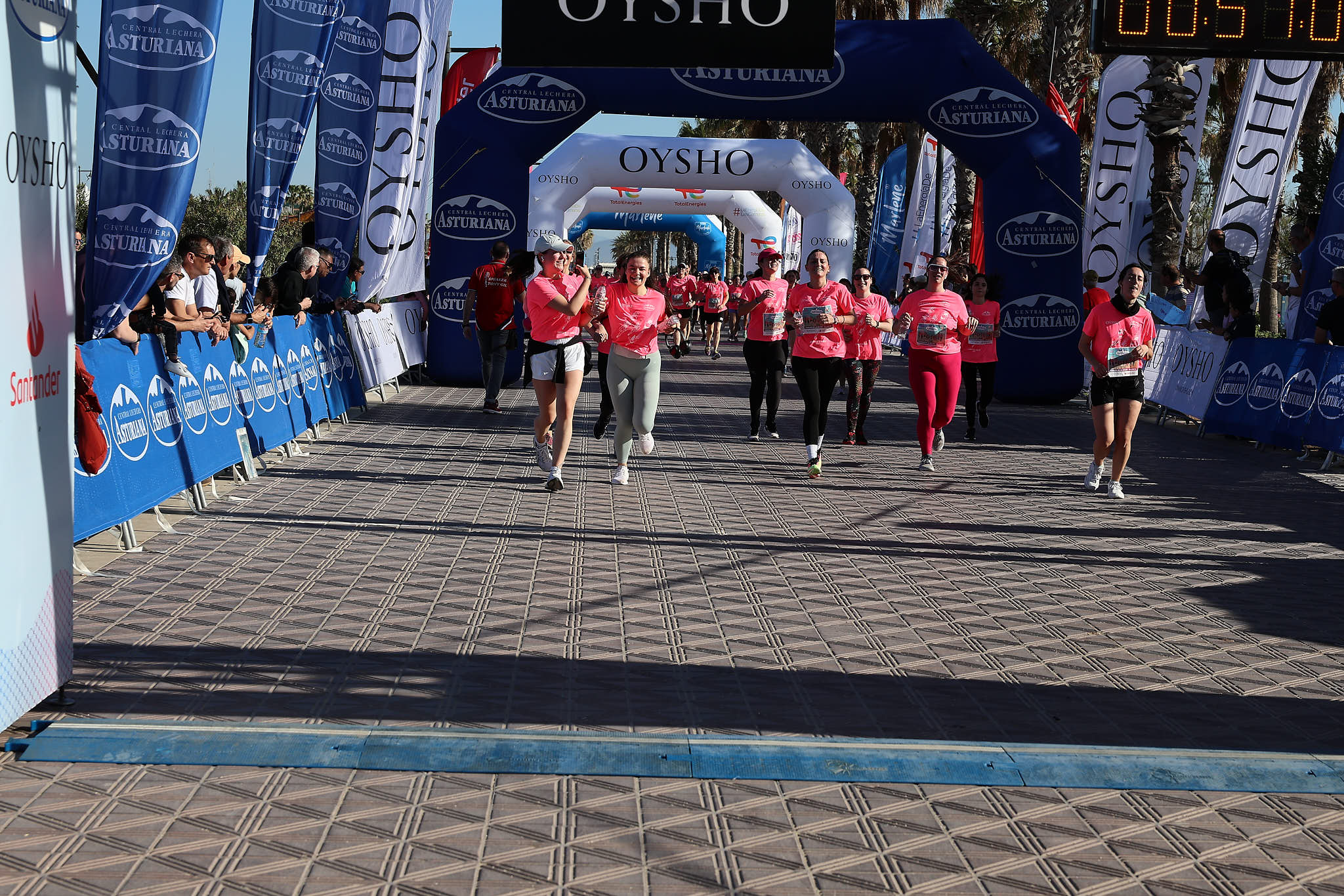 Las mejores fotos de la Carrera de la Mujer Central Lechera Asturiana de Valencia 2024. 0956