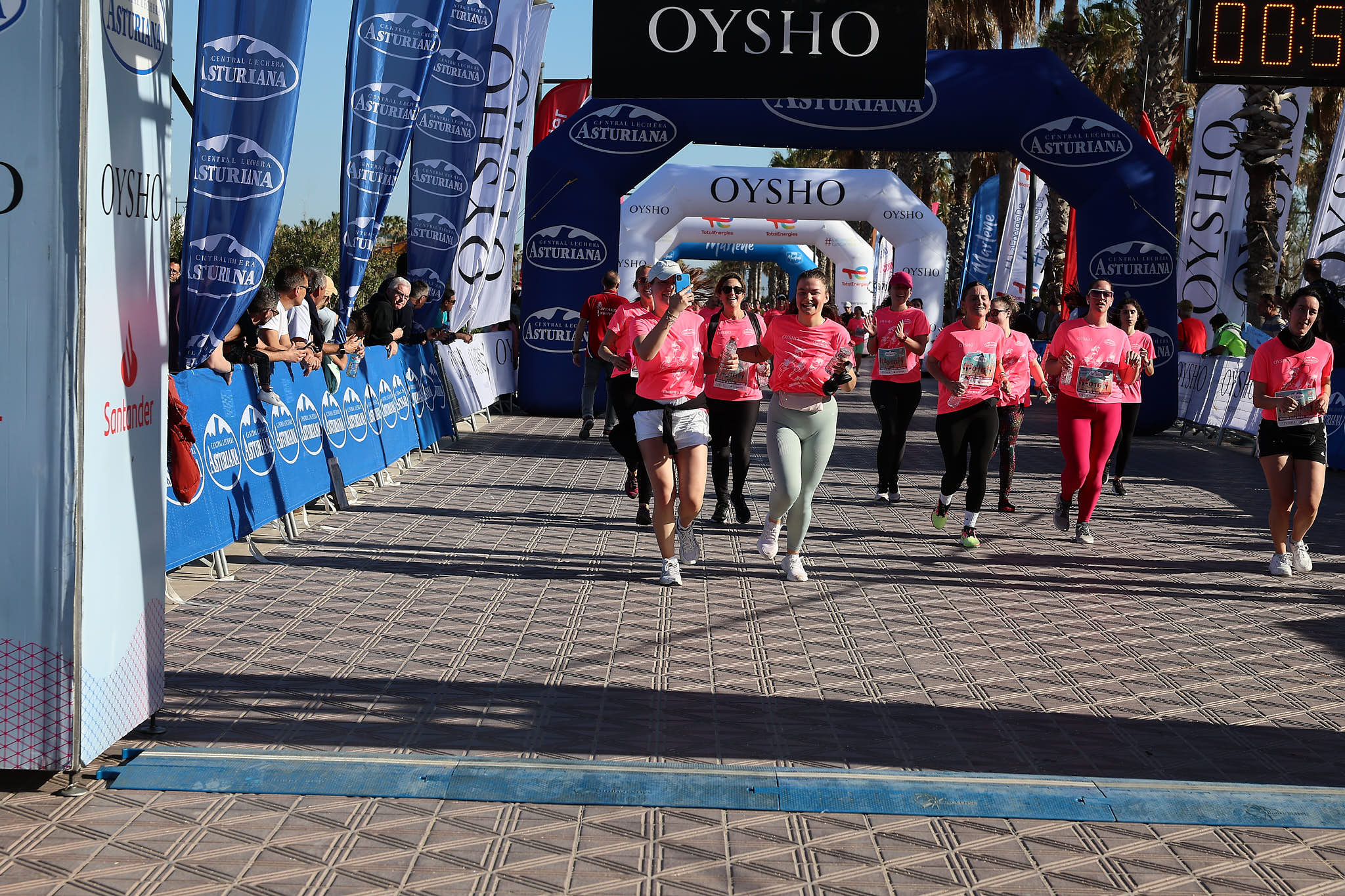 Las mejores fotos de la Carrera de la Mujer Central Lechera Asturiana de Valencia 2024. 0957