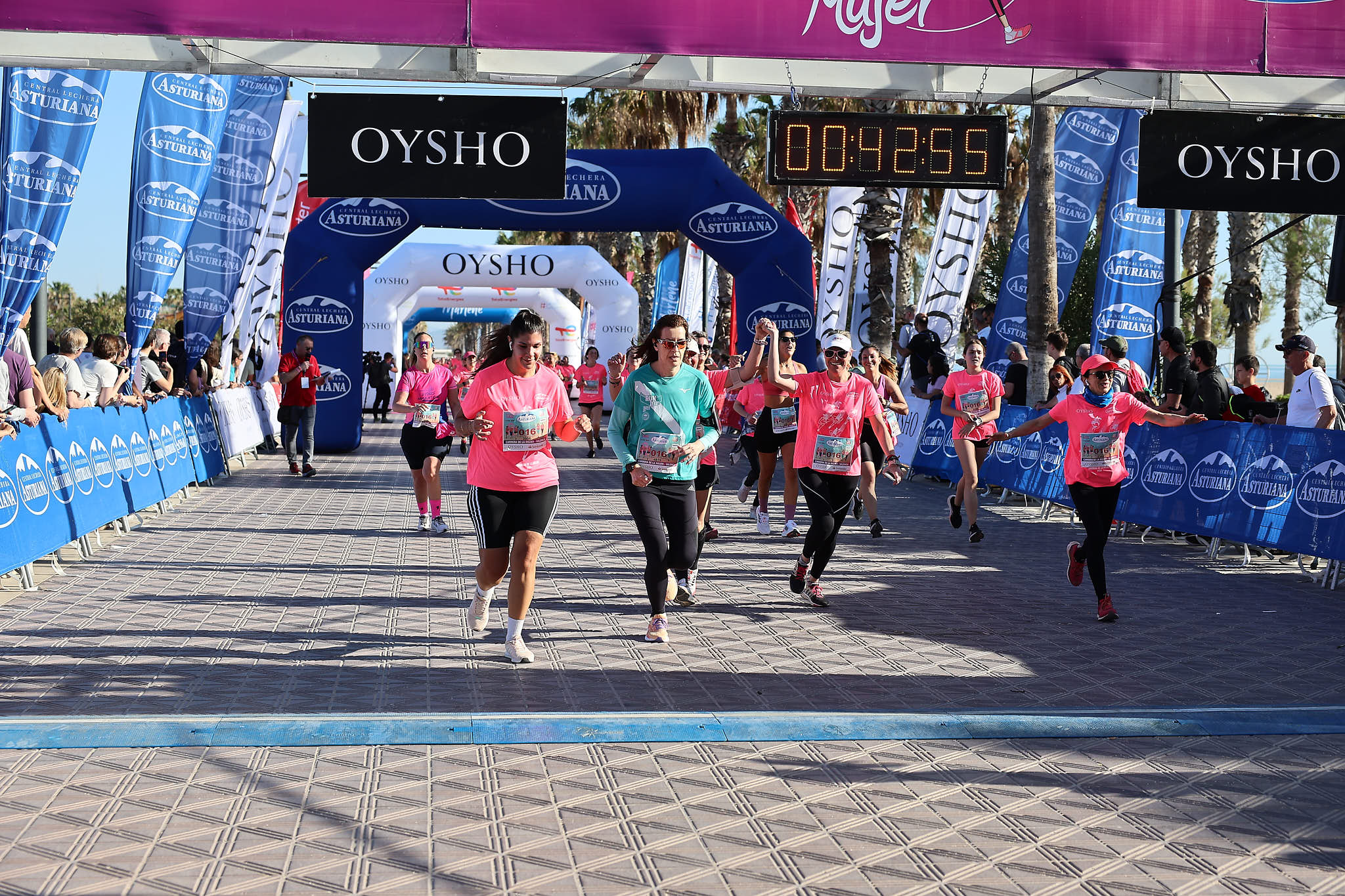 Las mejores fotos de la Carrera de la Mujer Central Lechera Asturiana de Valencia 2024. 0670