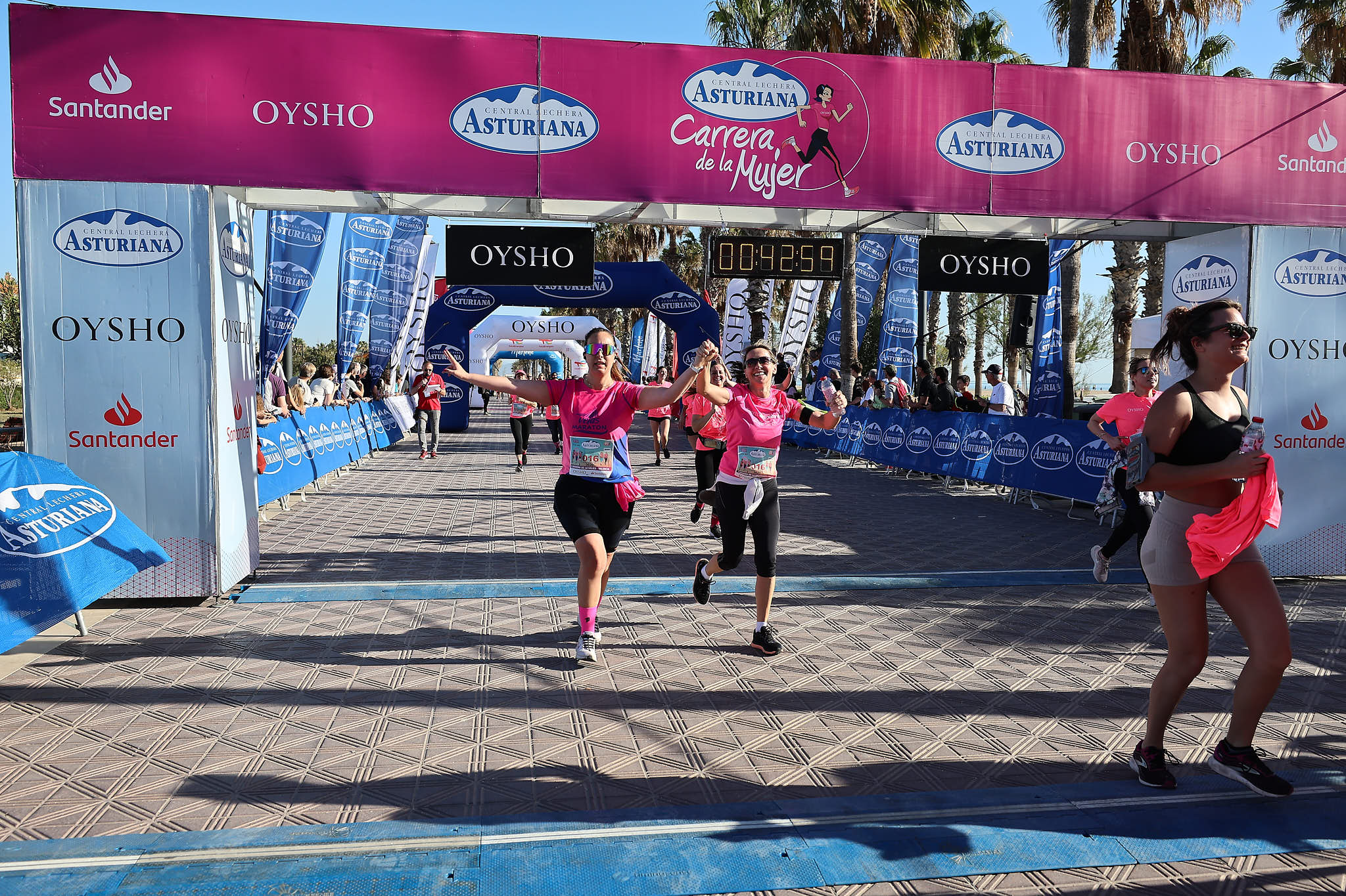 Las mejores fotos de la Carrera de la Mujer Central Lechera Asturiana de Valencia 2024. 0673