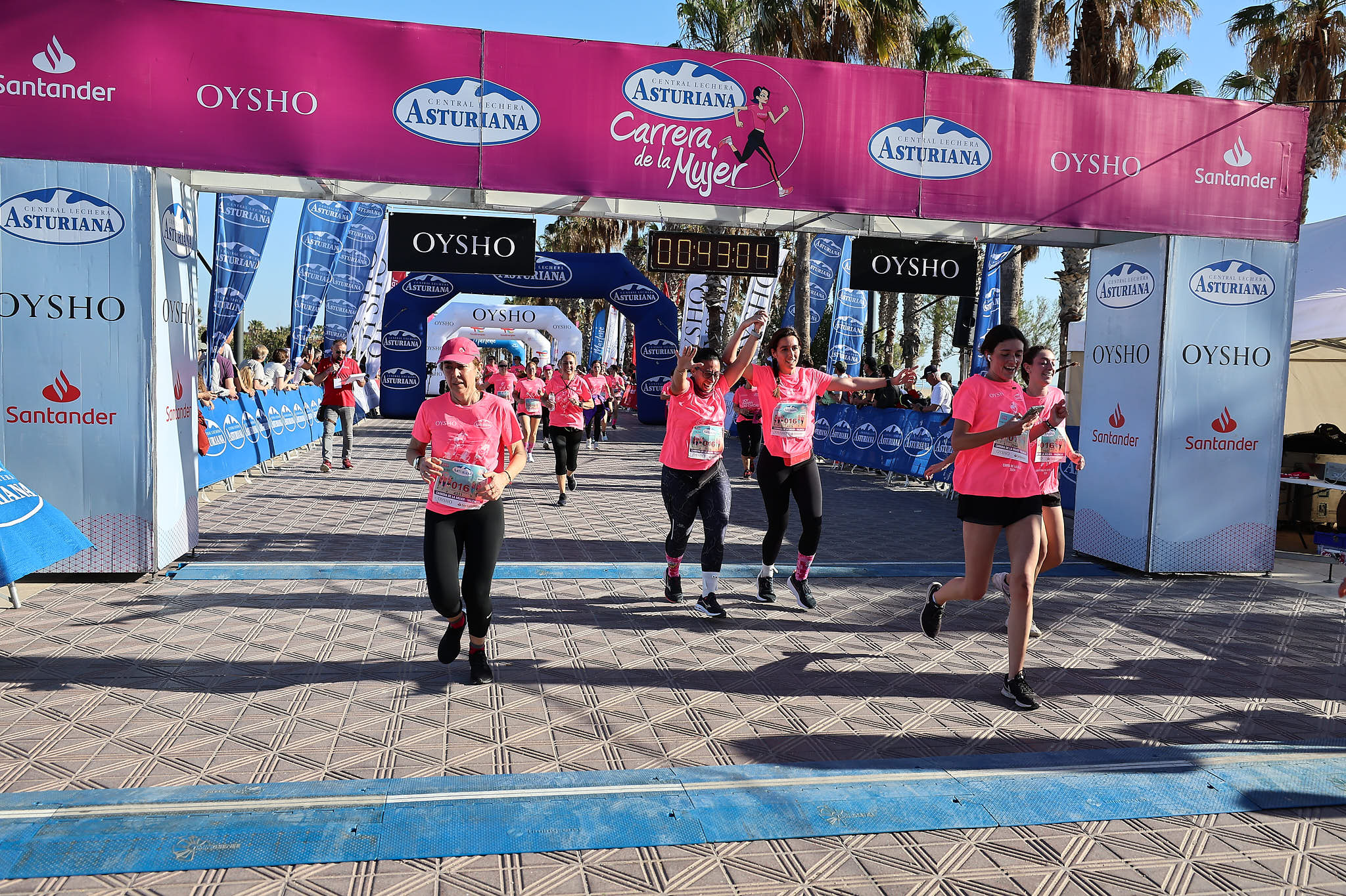 Las mejores fotos de la Carrera de la Mujer Central Lechera Asturiana de Valencia 2024. 0675