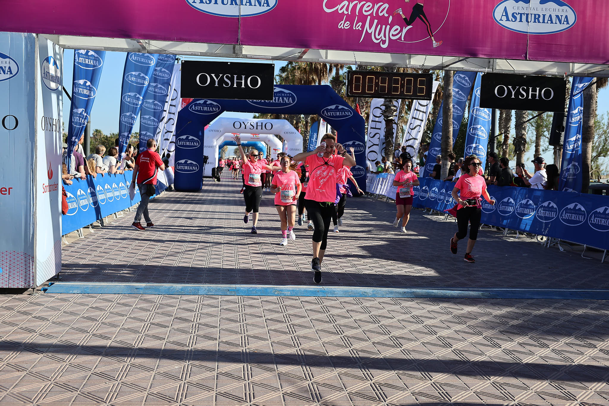 Las mejores fotos de la Carrera de la Mujer Central Lechera Asturiana de Valencia 2024. 0676