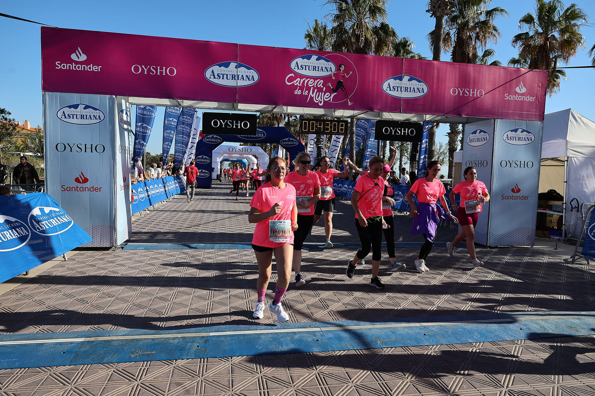 Las mejores fotos de la Carrera de la Mujer Central Lechera Asturiana de Valencia 2024. 0677