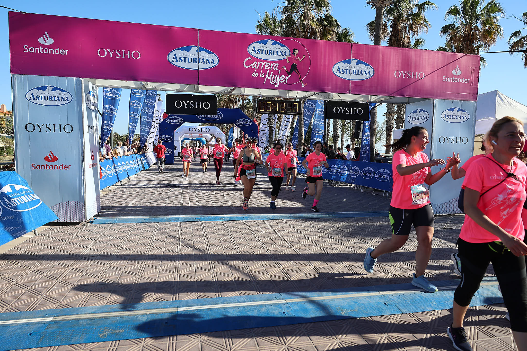 Las mejores fotos de la Carrera de la Mujer Central Lechera Asturiana de Valencia 2024. 0678