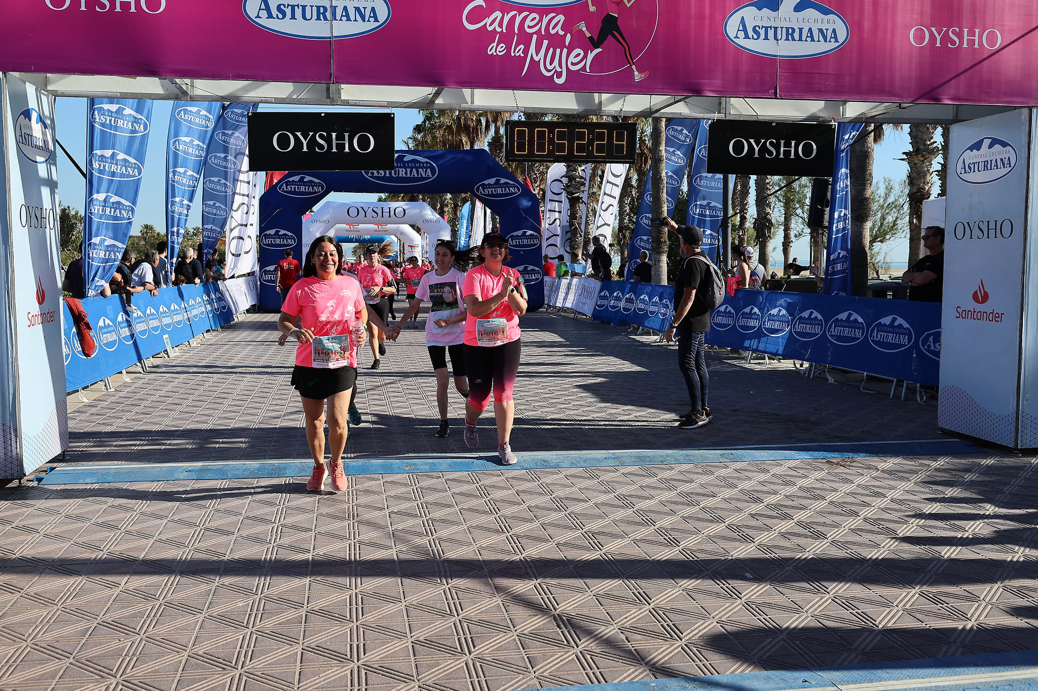 Las mejores fotos de la Carrera de la Mujer Central Lechera Asturiana de Valencia 2024. 0980