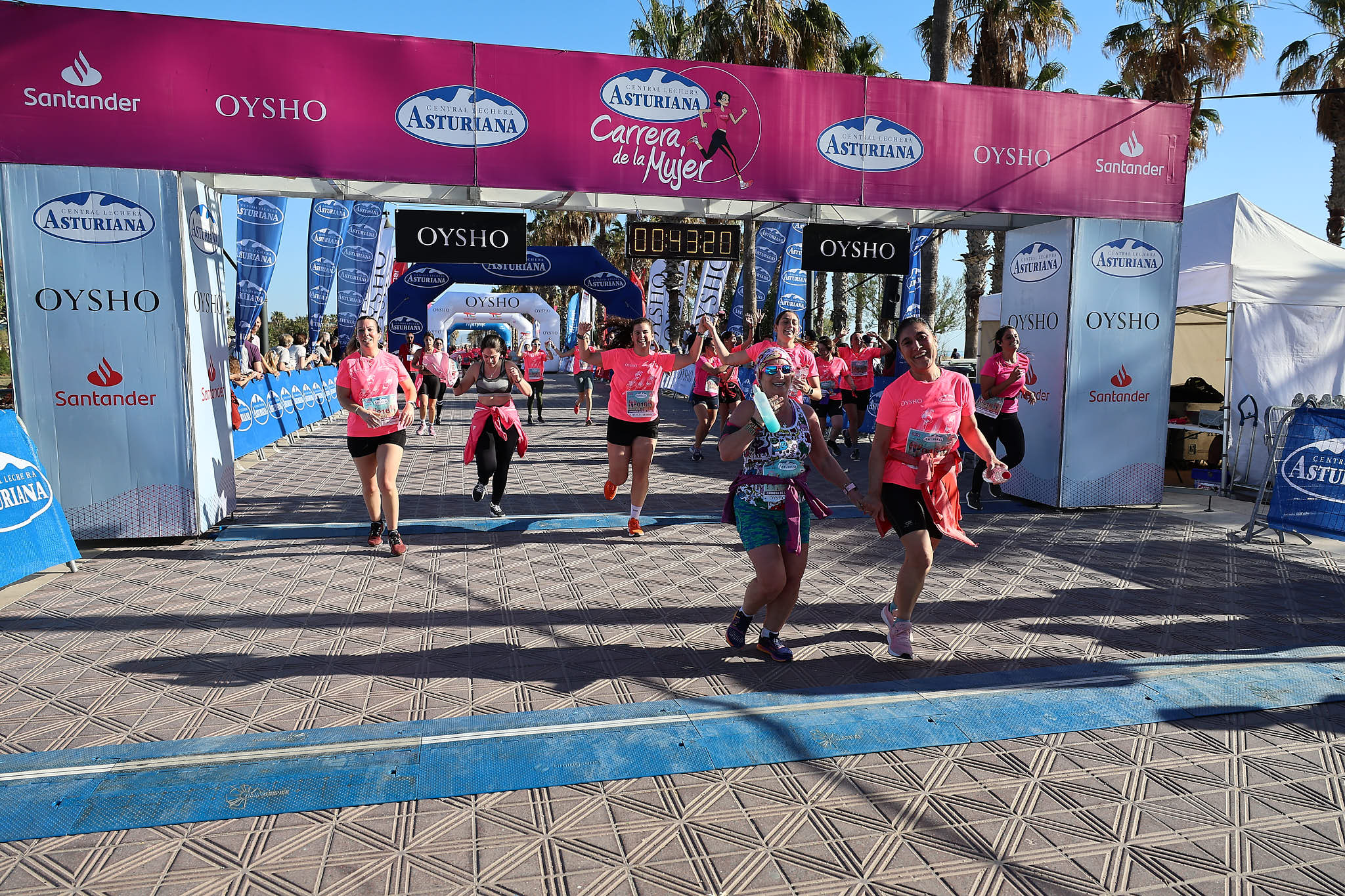 Las mejores fotos de la Carrera de la Mujer Central Lechera Asturiana de Valencia 2024. 0685