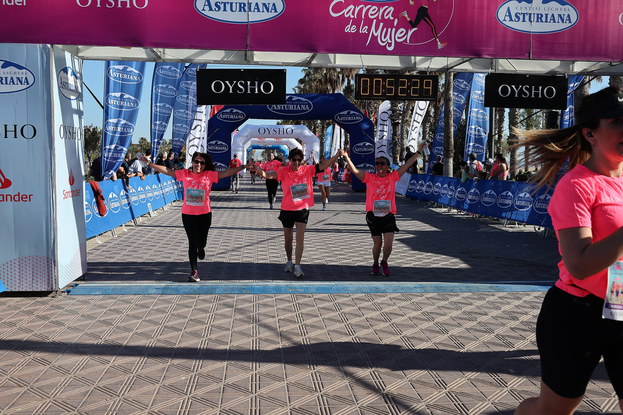 Las mejores fotos de la Carrera de la Mujer Central Lechera Asturiana de Valencia 2024. 0983