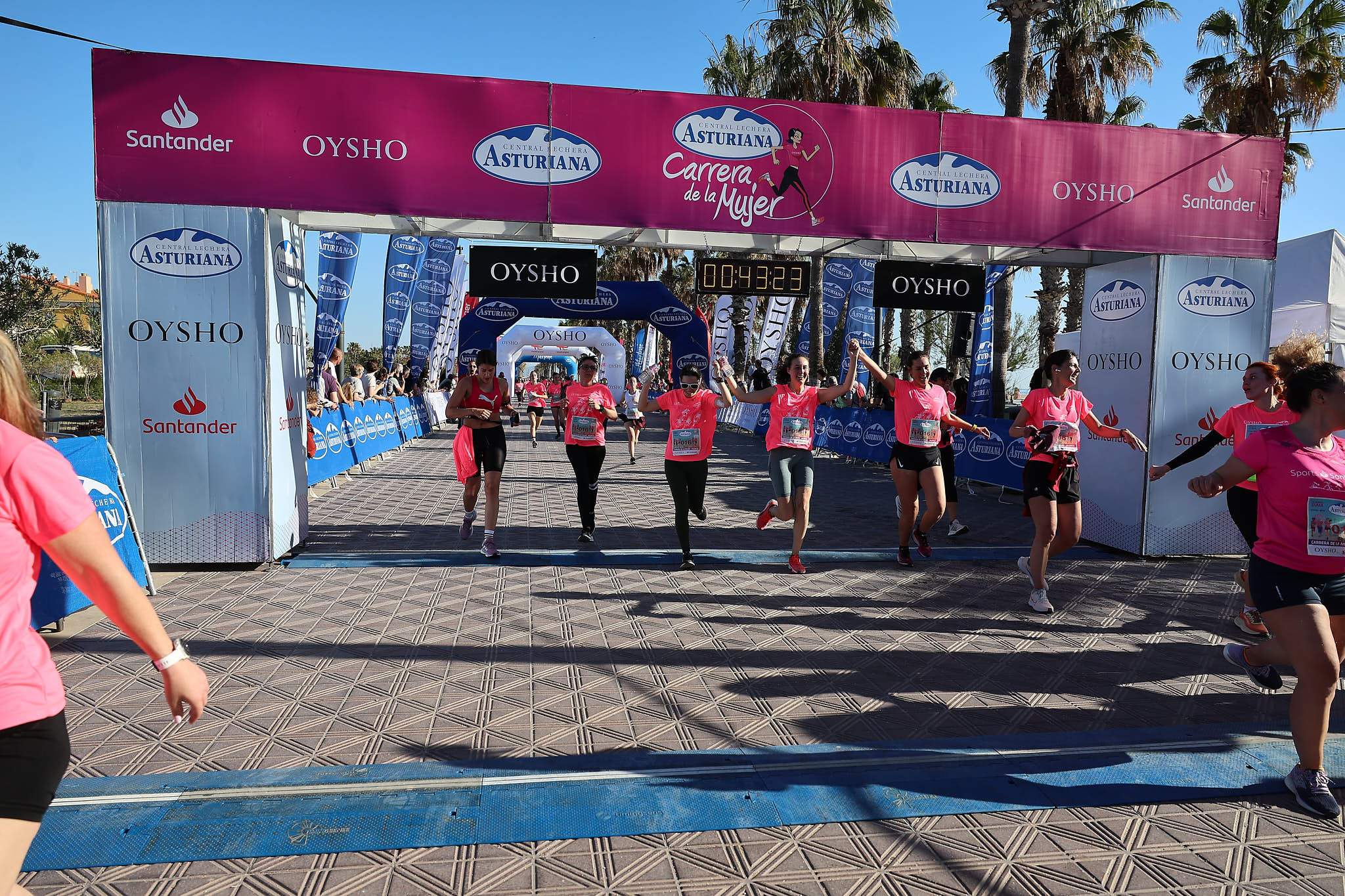Las mejores fotos de la Carrera de la Mujer Central Lechera Asturiana de Valencia 2024. 0687