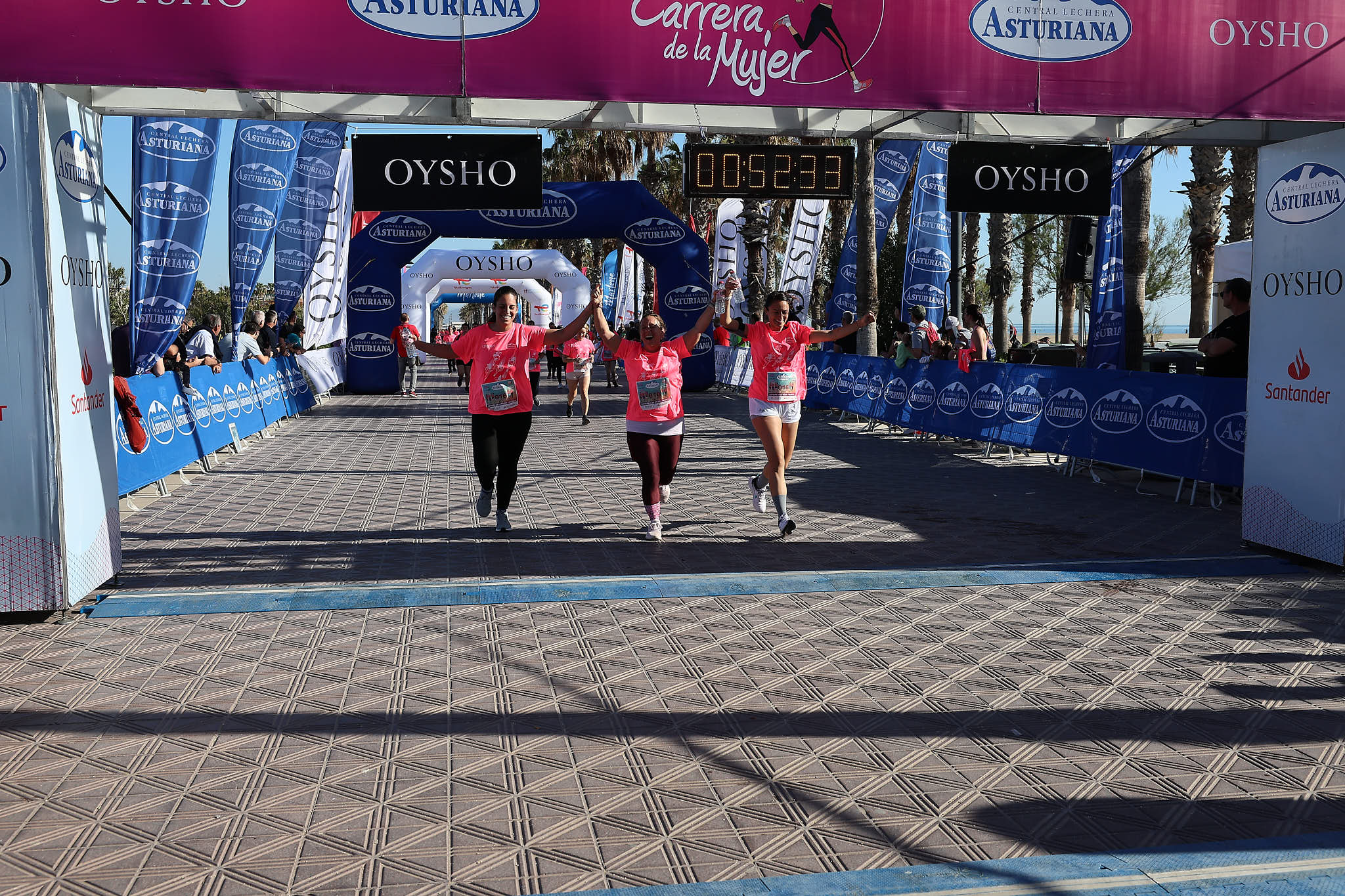 Las mejores fotos de la Carrera de la Mujer Central Lechera Asturiana de Valencia 2024. 0985
