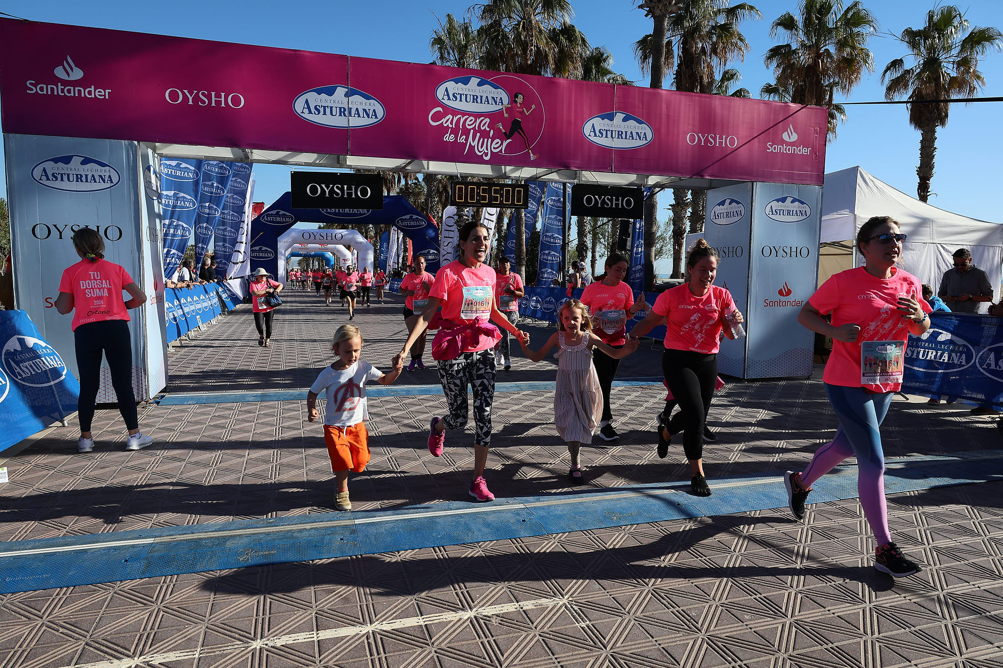 Las mejores fotos de la Carrera de la Mujer Central Lechera Asturiana de Valencia 2024. 0988