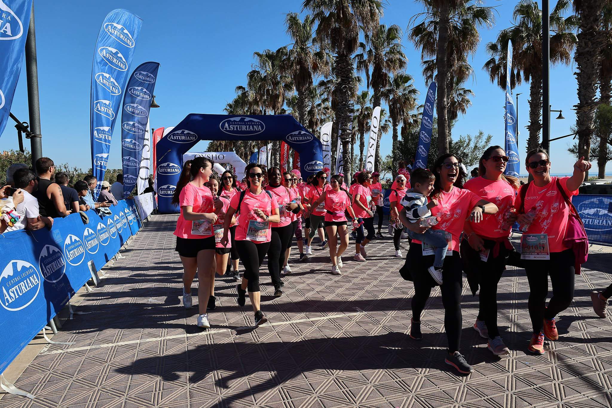 Las mejores fotos de la Carrera de la Mujer Central Lechera Asturiana de Valencia 2024. 1339