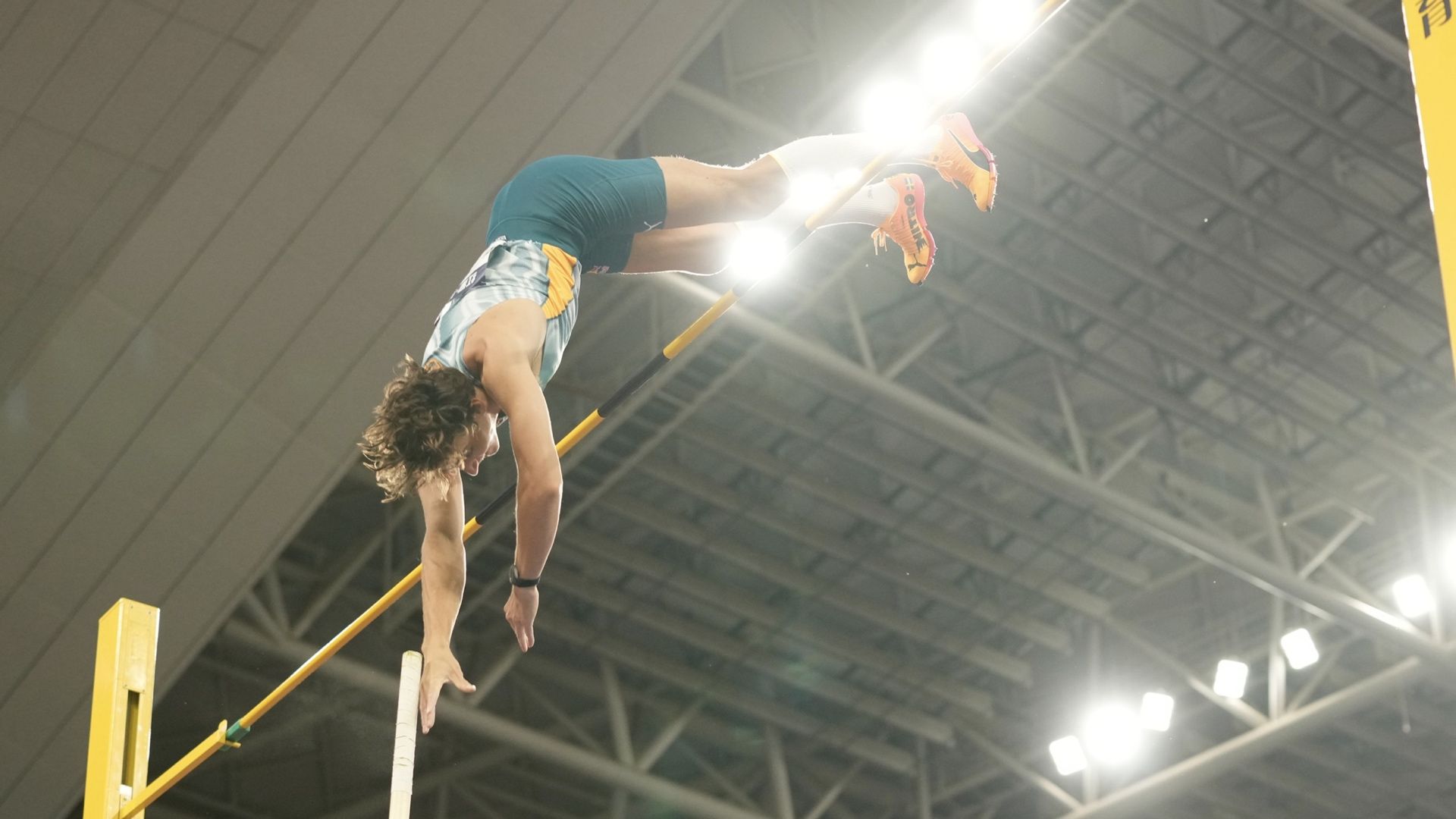 Armand Duplantis batiendo el récord del mundo de pértiga en Xiamen. MATTHEW QUINE. Armand Duplantis batiendo el récord del mundo de pértiga en Xiamen. MATTHEW QUINE.