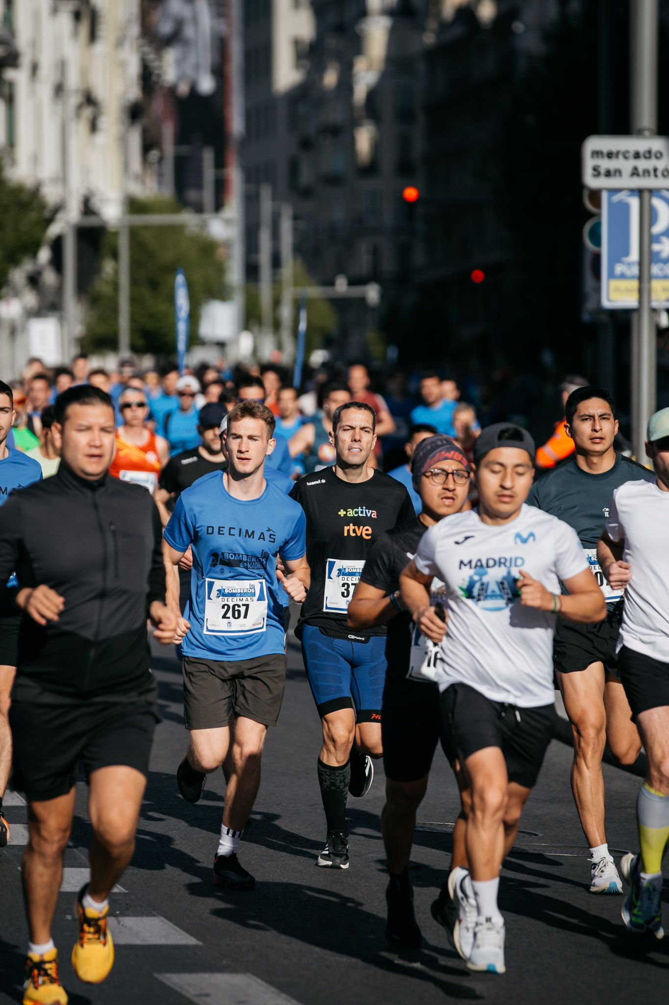 Las mejores fotos de la Gran Vía de la Carrera Bomberos de Madrid DÉCIMAS 2024. 38
