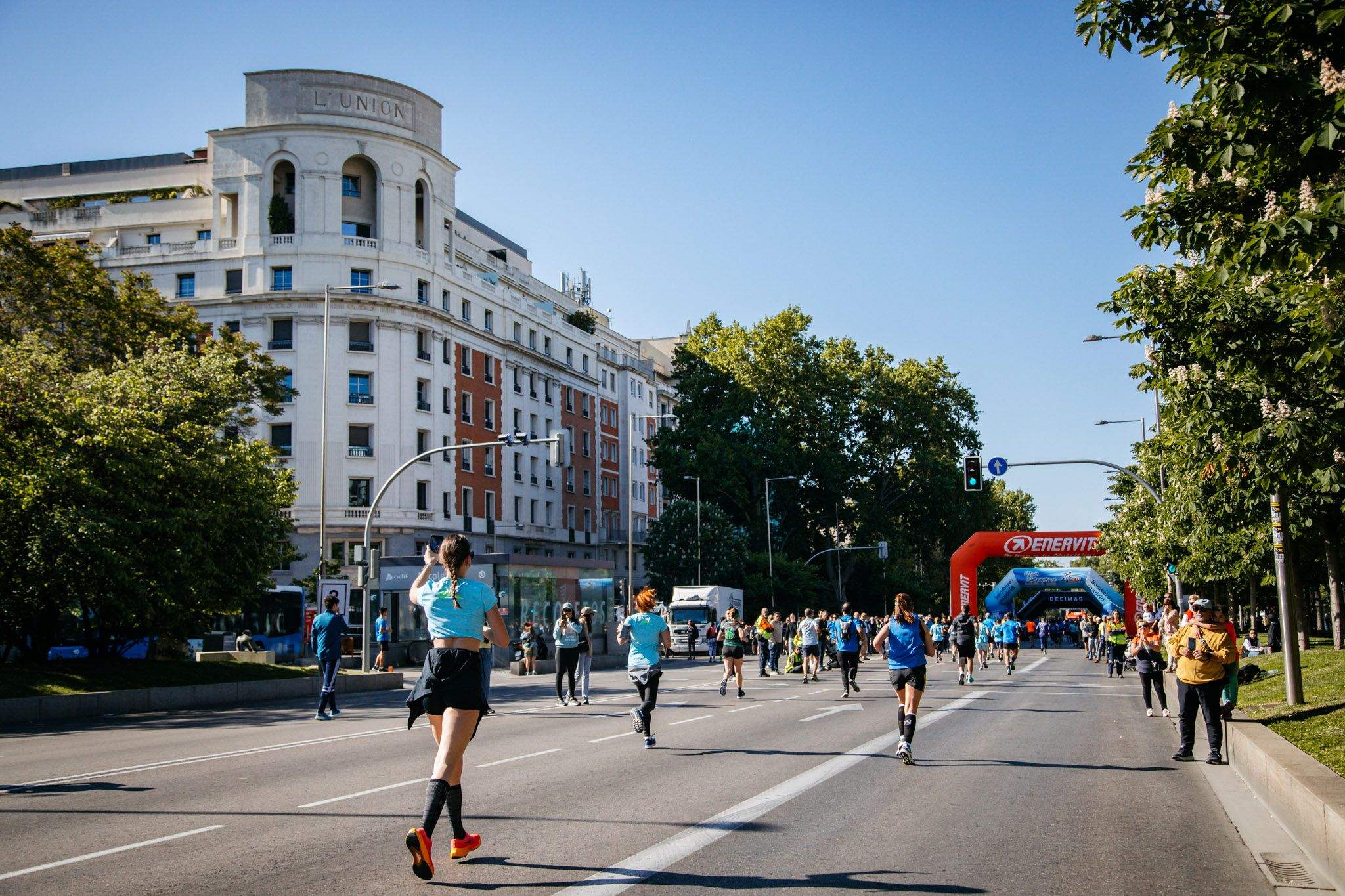 Las mejores fotos del ambiente en la meta de la Carrera Bomberos de Madrid DÉCIMAS 2024. 2