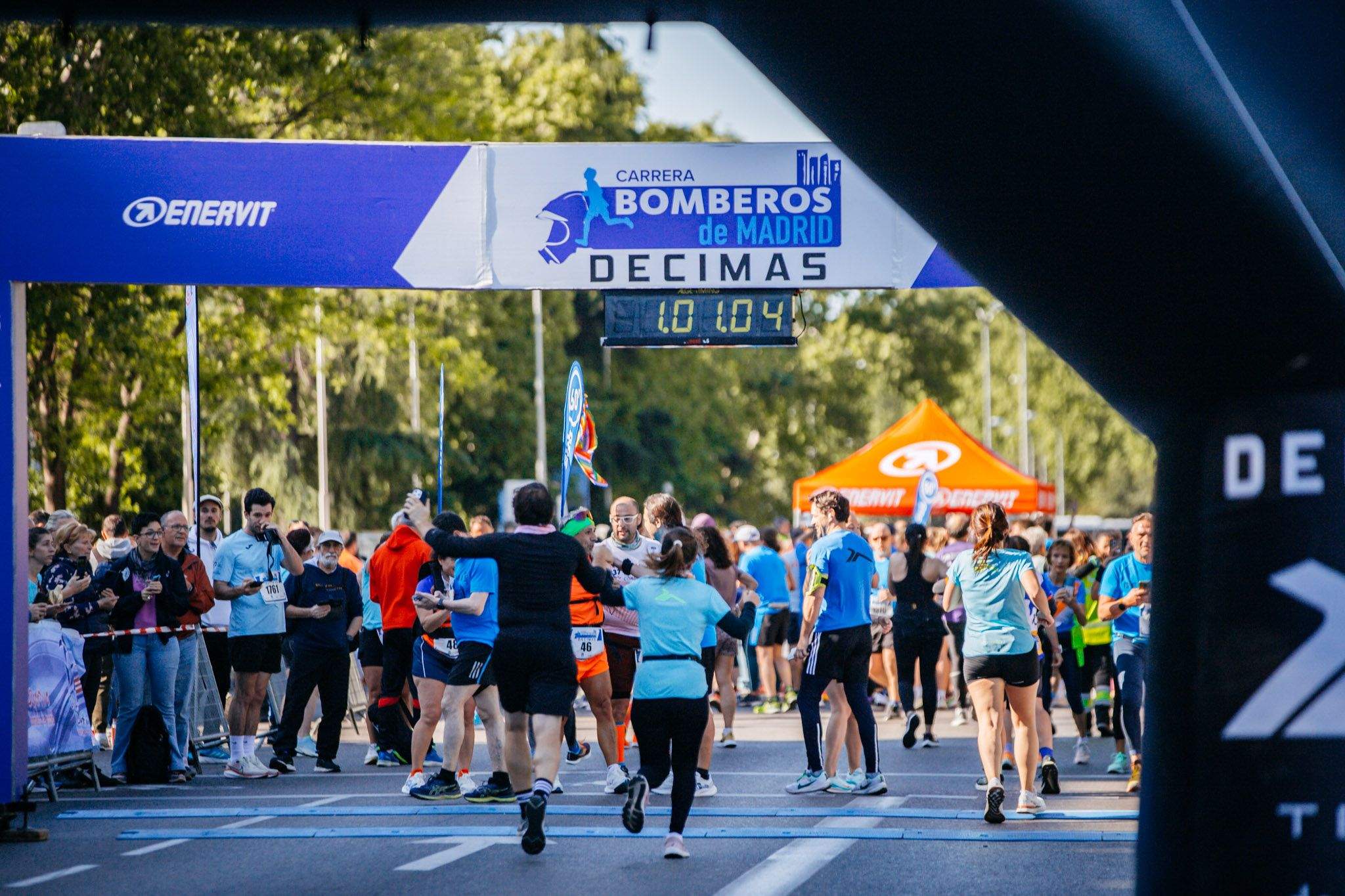 Las mejores fotos del ambiente en la meta de la Carrera Bomberos de Madrid DÉCIMAS 2024. 6