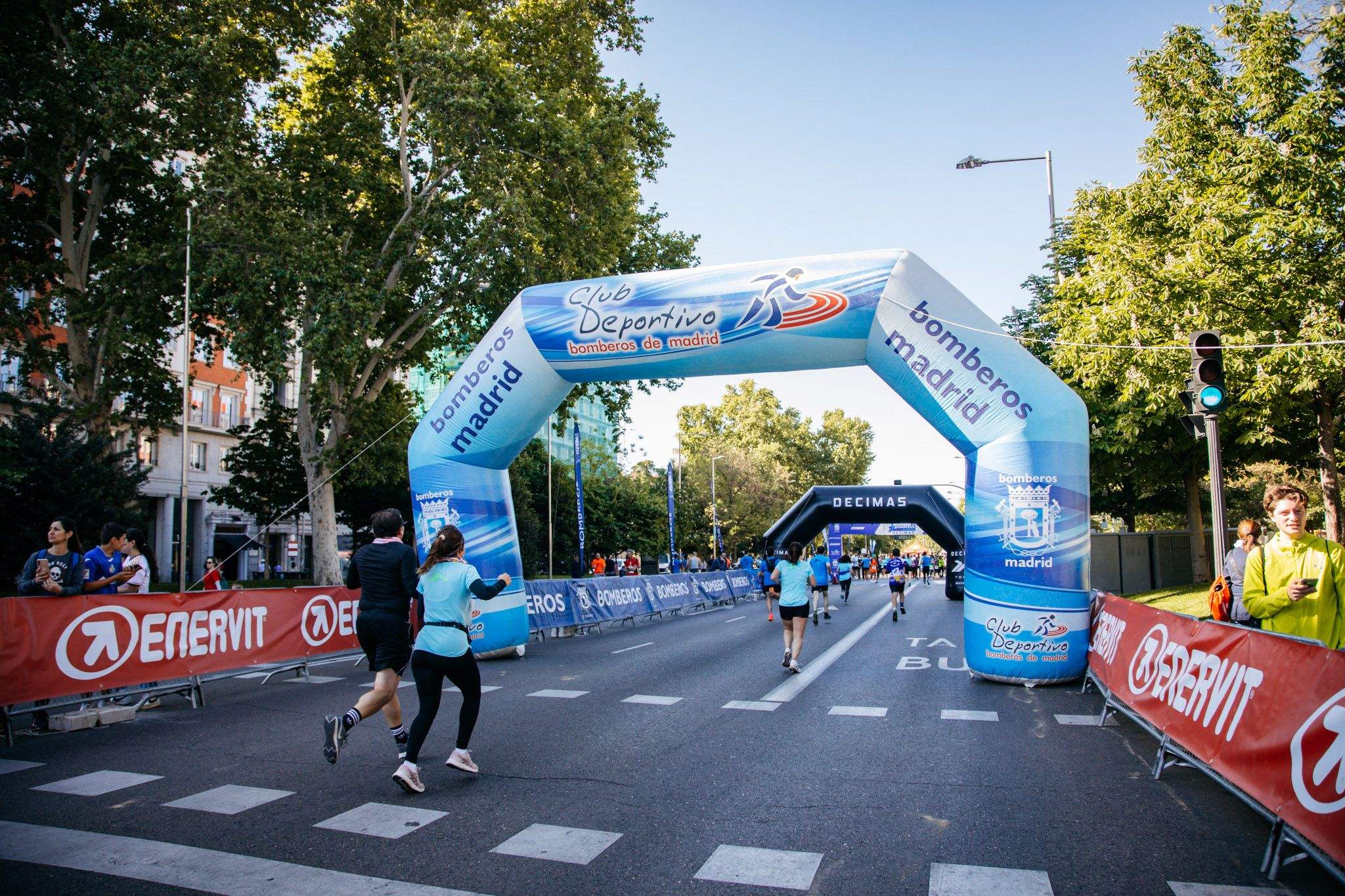 Las mejores fotos del ambiente en la meta de la Carrera Bomberos de Madrid DÉCIMAS 2024. 7