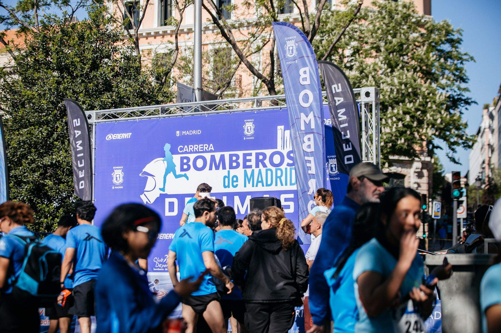 Las mejores fotos del ambiente en la meta de la Carrera Bomberos de Madrid DÉCIMAS 2024. 68
