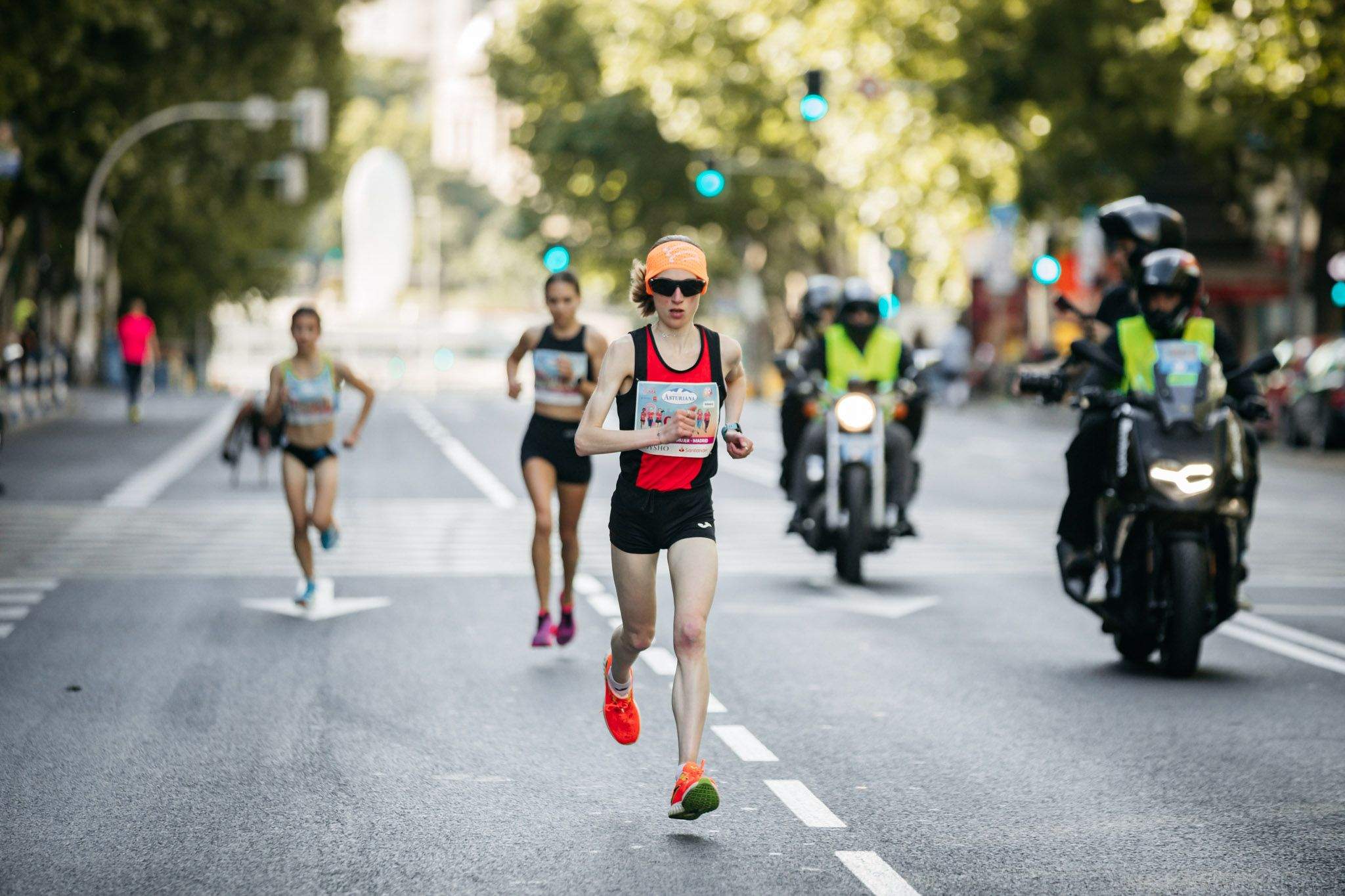 Las mejores fotos del ambiente post de la Carrera de la Mujer Central Lechera Asturiana de Madrid 2024. 3