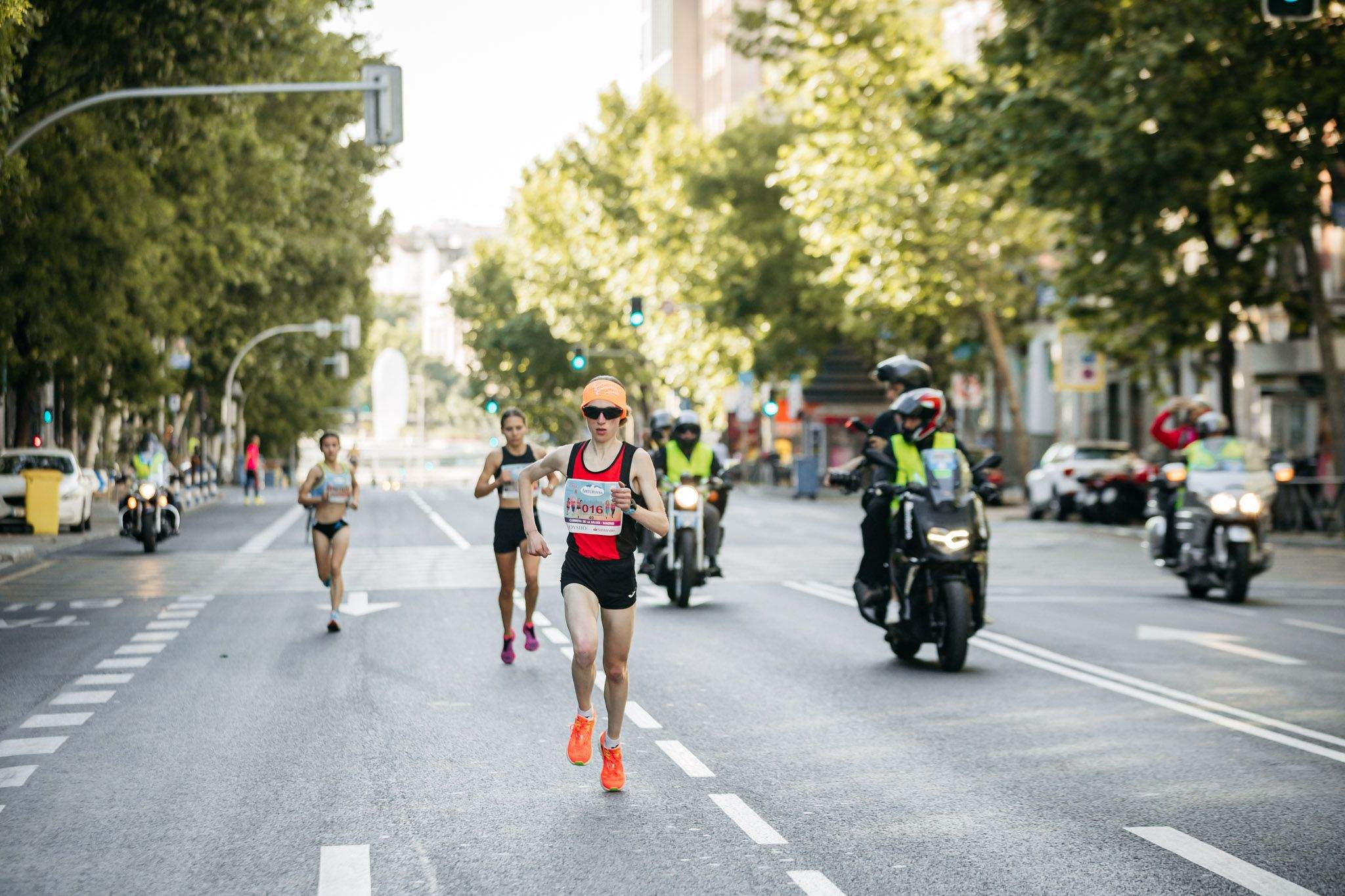 Las mejores fotos del ambiente post de la Carrera de la Mujer Central Lechera Asturiana de Madrid 2024. 4