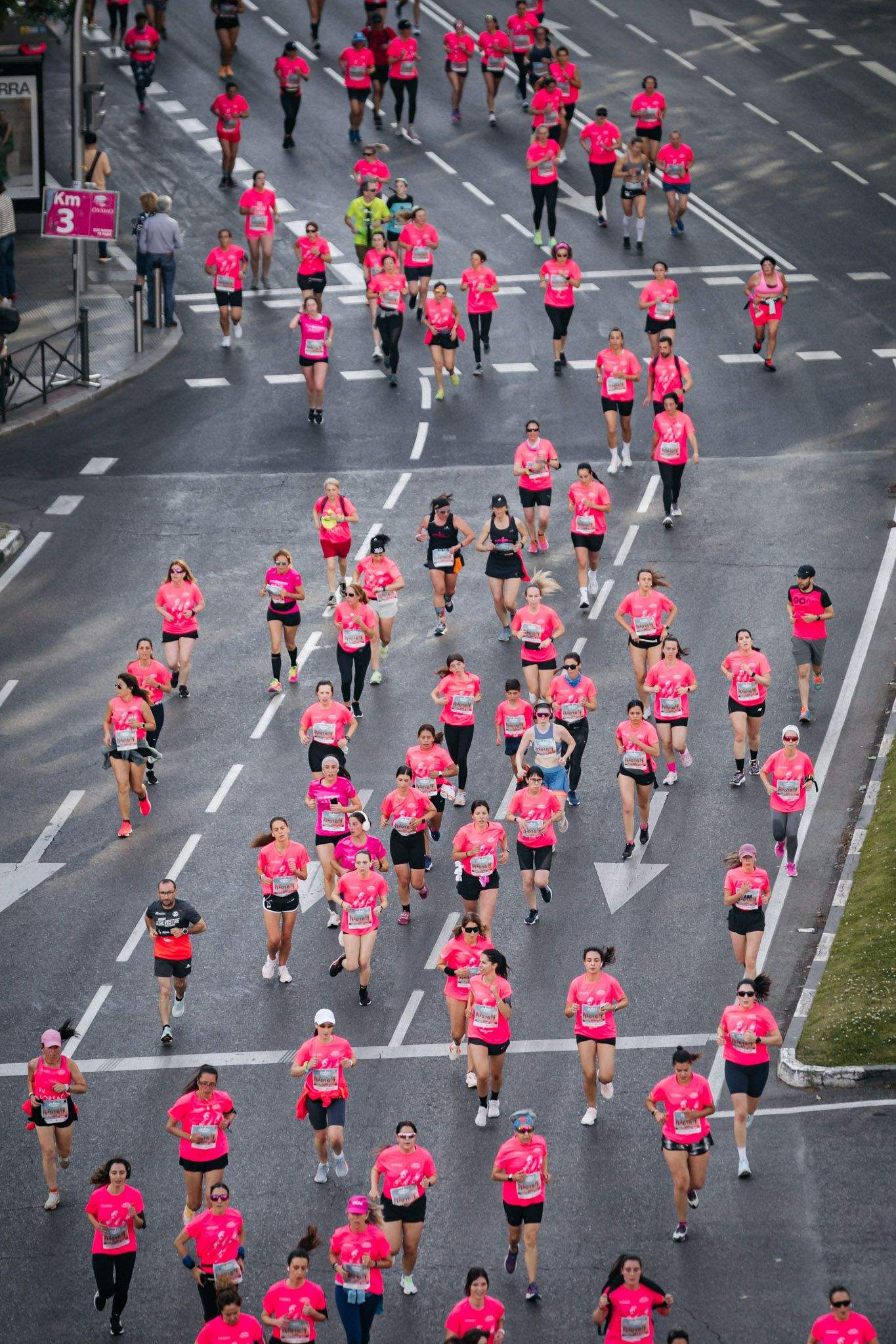 Las mejores fotos del ambiente post de la Carrera de la Mujer Central Lechera Asturiana de Madrid 2024. 11