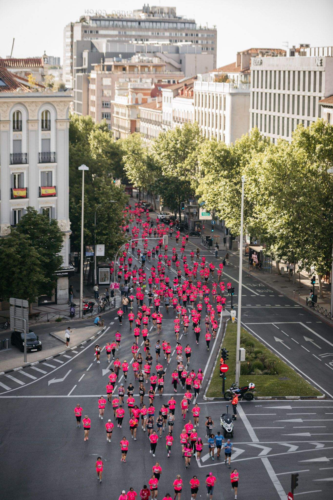 Las mejores fotos del ambiente post de la Carrera de la Mujer Central Lechera Asturiana de Madrid 2024. 14