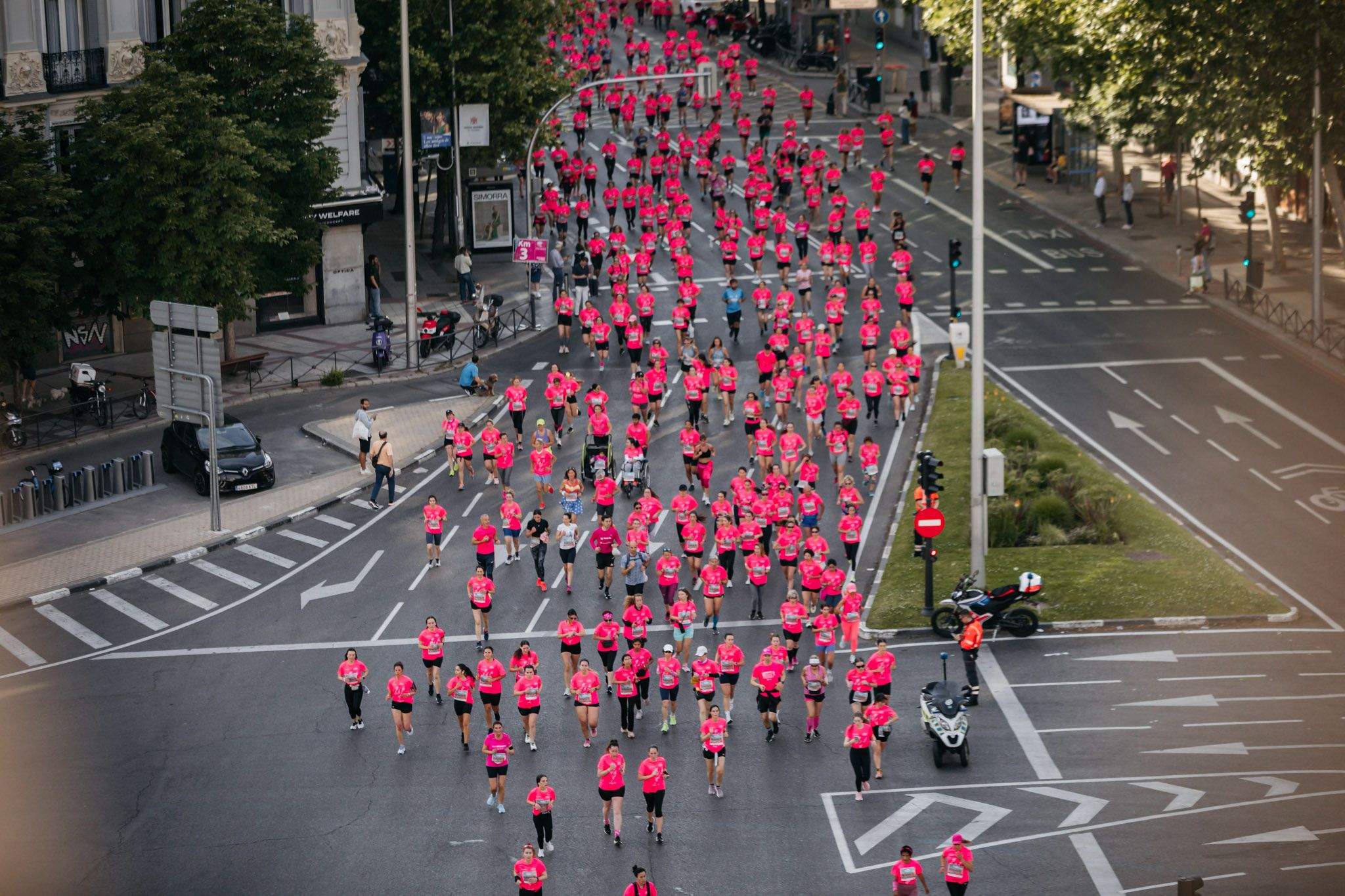 Las mejores fotos del ambiente post de la Carrera de la Mujer Central Lechera Asturiana de Madrid 2024. 15