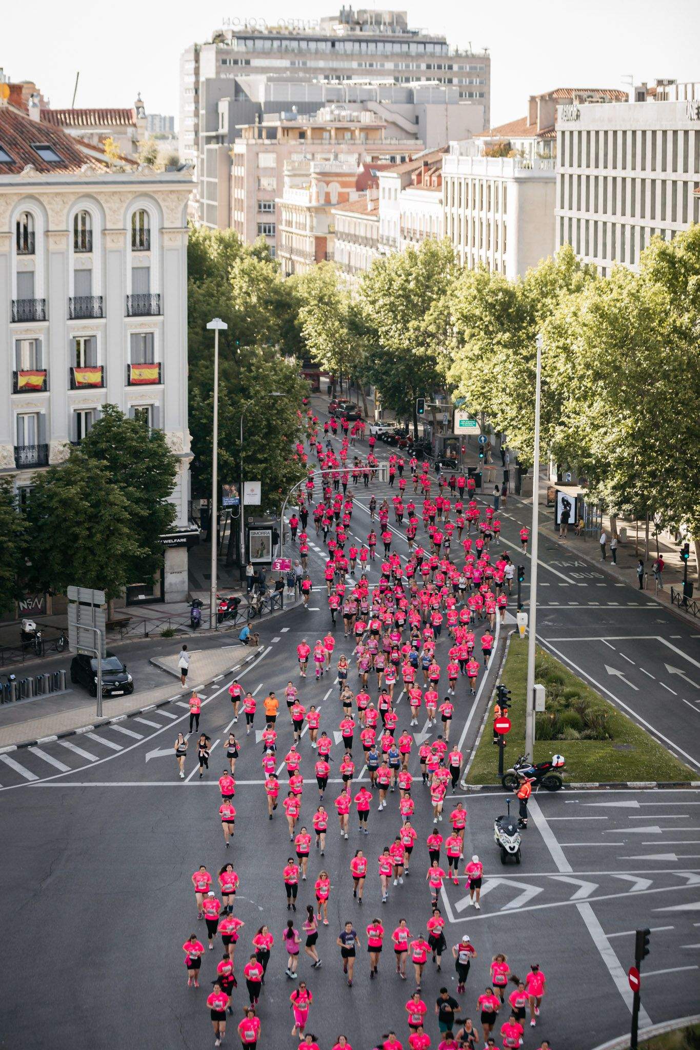 Las mejores fotos del ambiente post de la Carrera de la Mujer Central Lechera Asturiana de Madrid 2024. 22