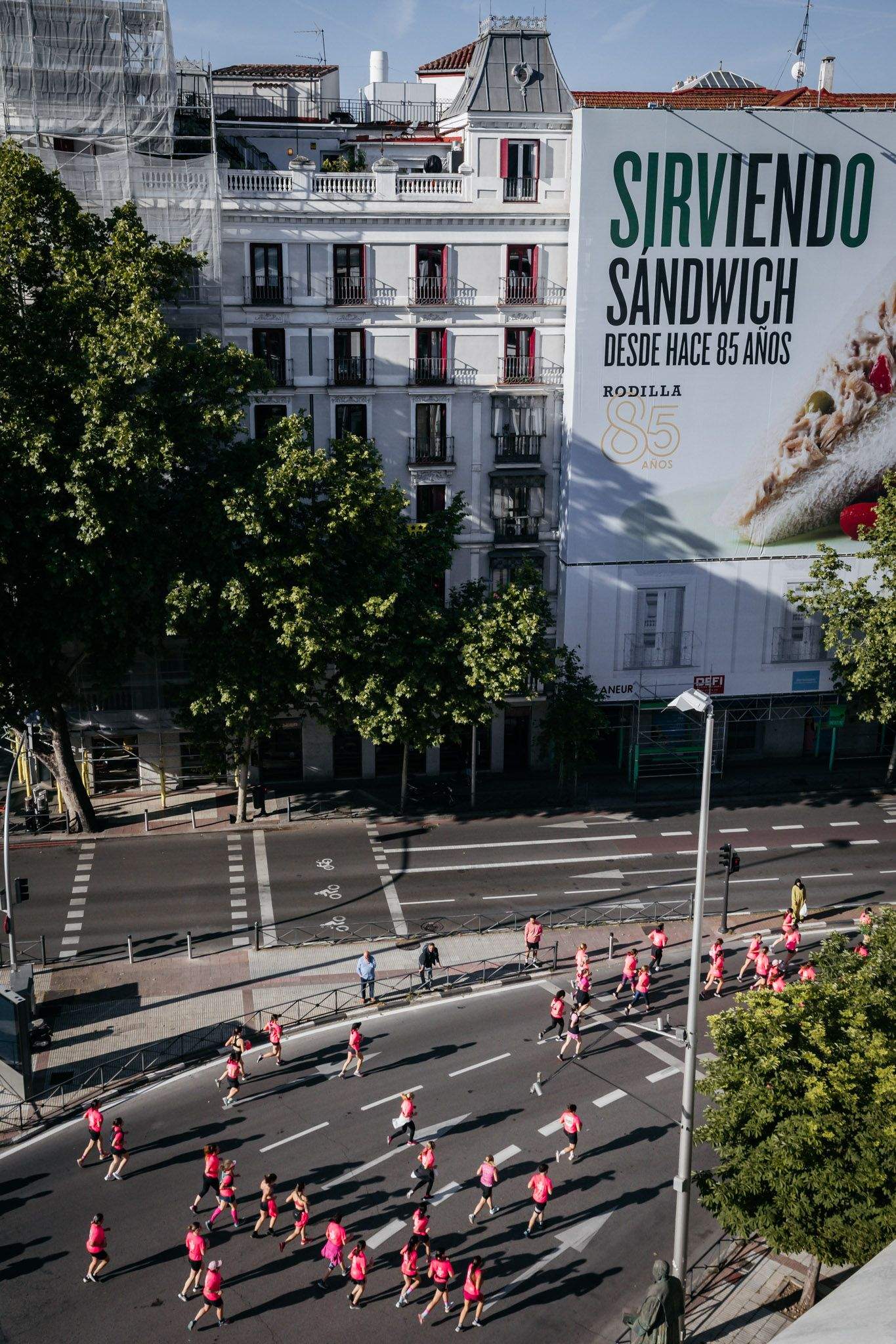 Las mejores fotos del ambiente post de la Carrera de la Mujer Central Lechera Asturiana de Madrid 2024. 23