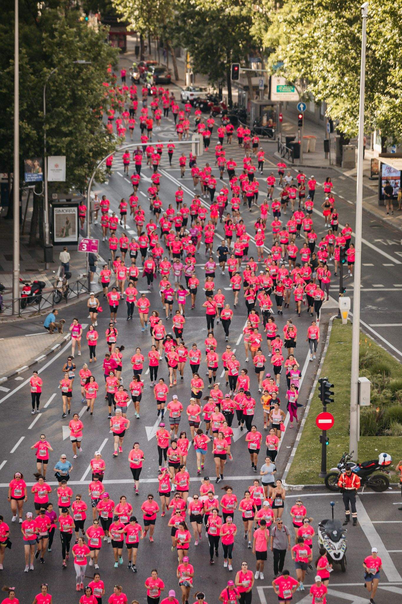 Las mejores fotos del ambiente post de la Carrera de la Mujer Central Lechera Asturiana de Madrid 2024. 25