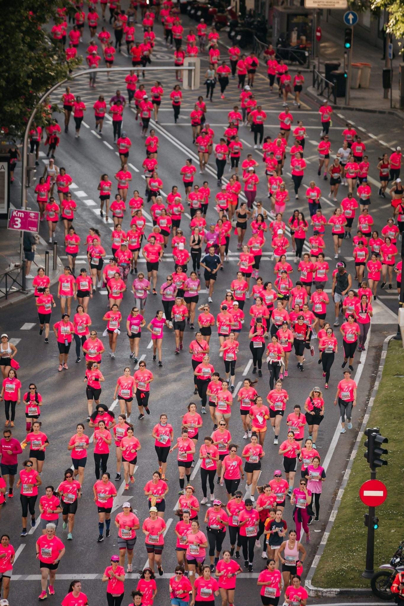Las mejores fotos del ambiente post de la Carrera de la Mujer Central Lechera Asturiana de Madrid 2024. 26