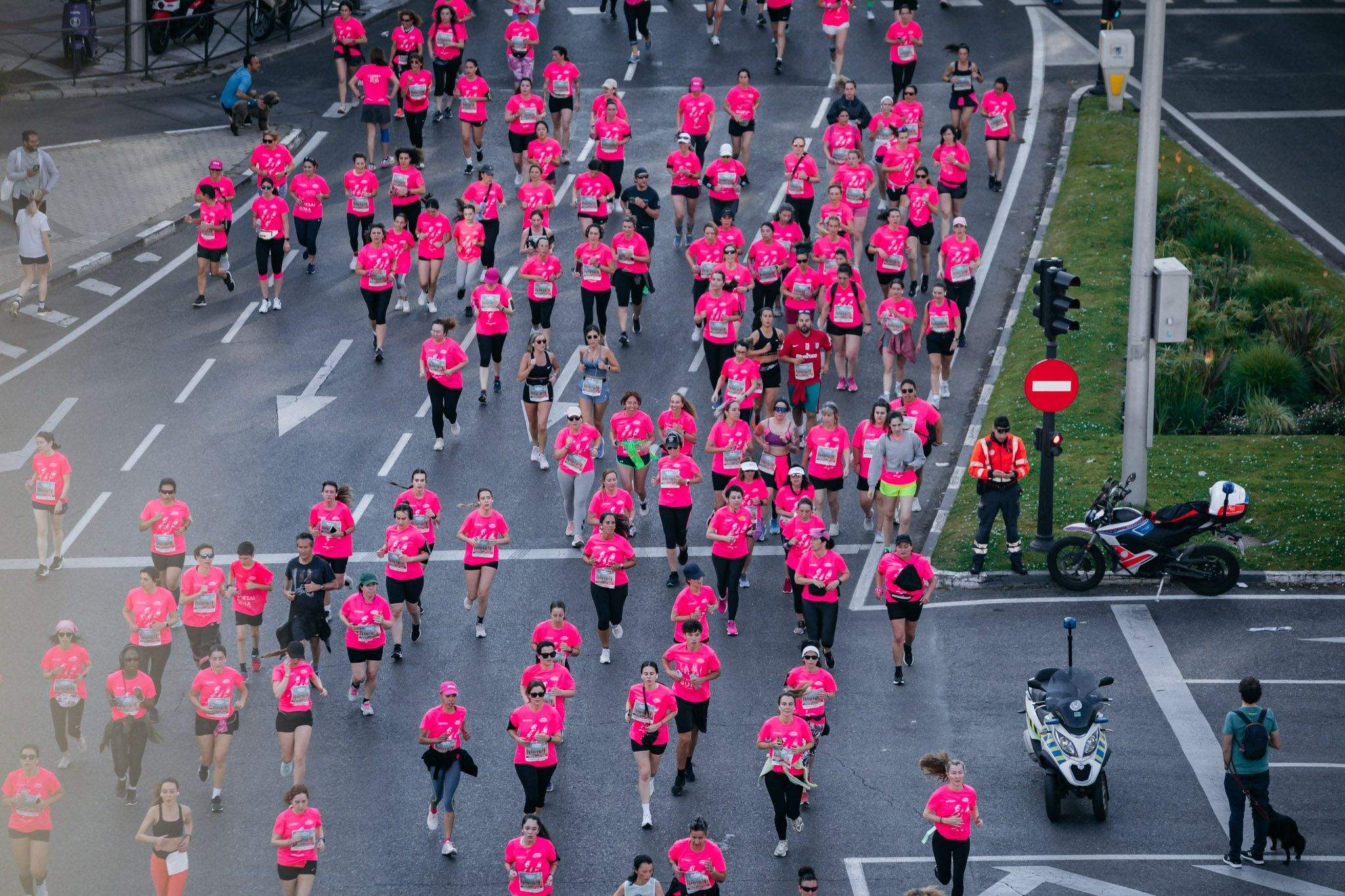 Las mejores fotos del ambiente post de la Carrera de la Mujer Central Lechera Asturiana de Madrid 2024. 28