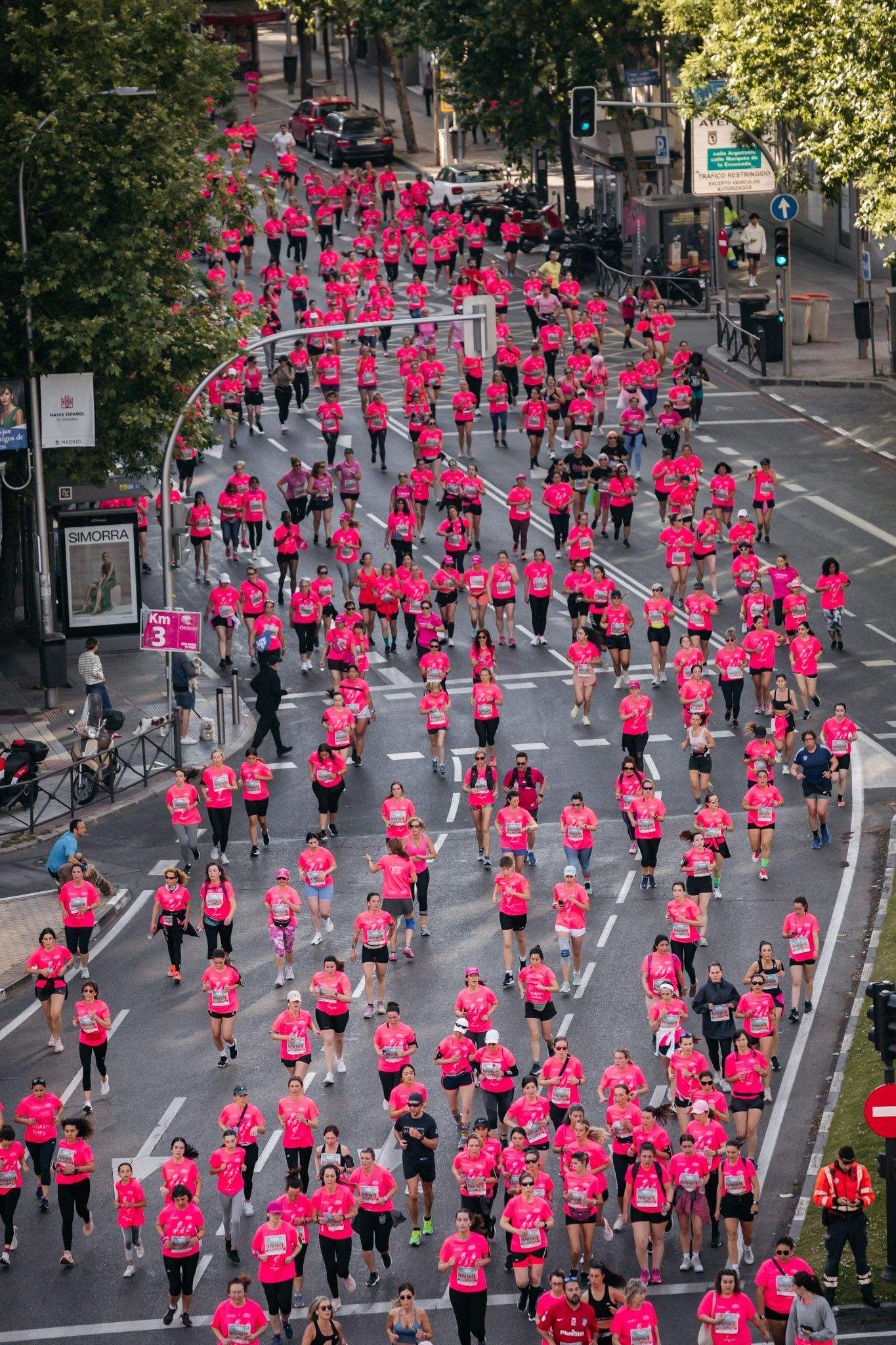 Las mejores fotos del ambiente post de la Carrera de la Mujer Central Lechera Asturiana de Madrid 2024. 30