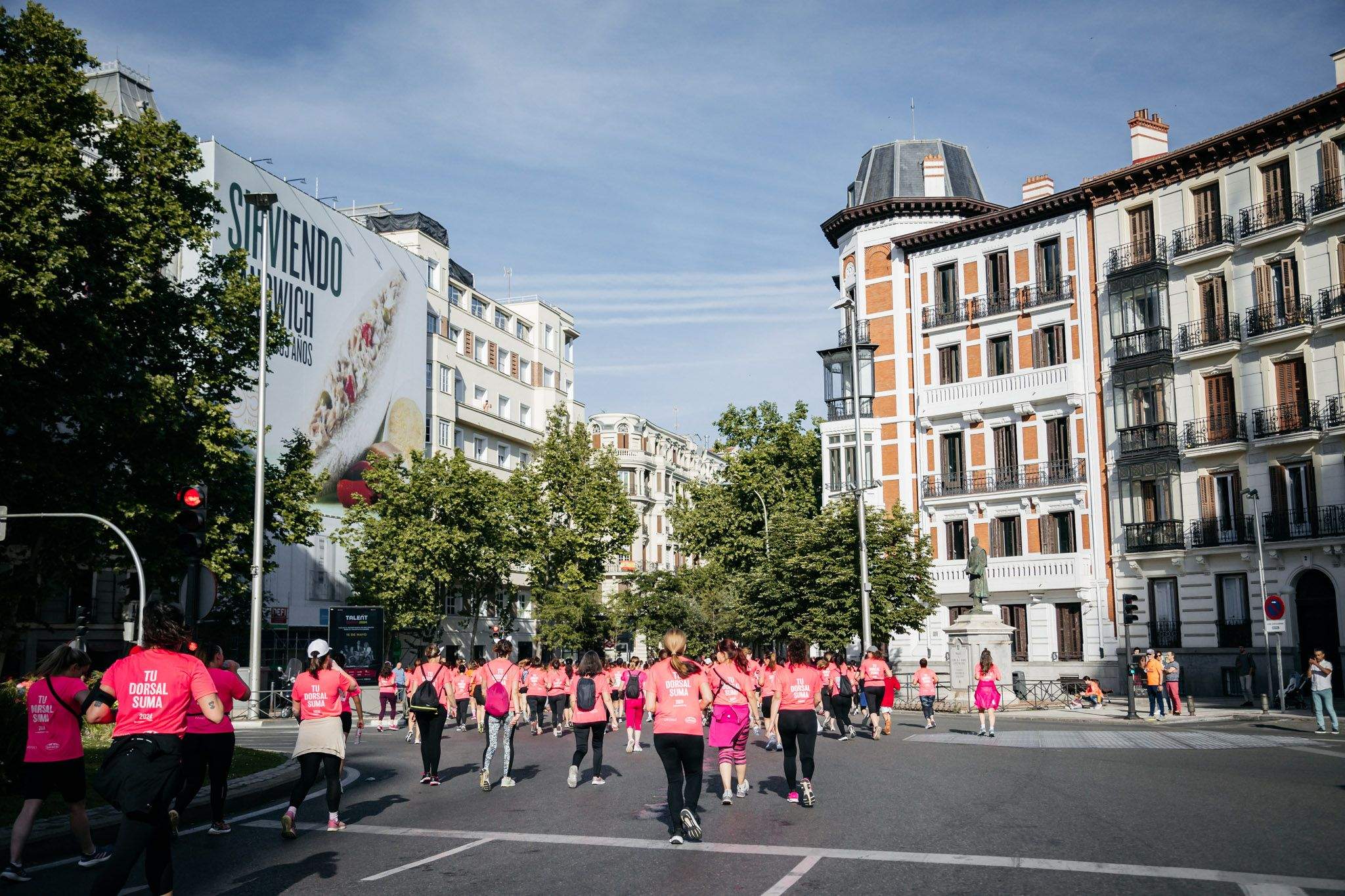 Las mejores fotos del ambiente post de la Carrera de la Mujer Central Lechera Asturiana de Madrid 2024. 33