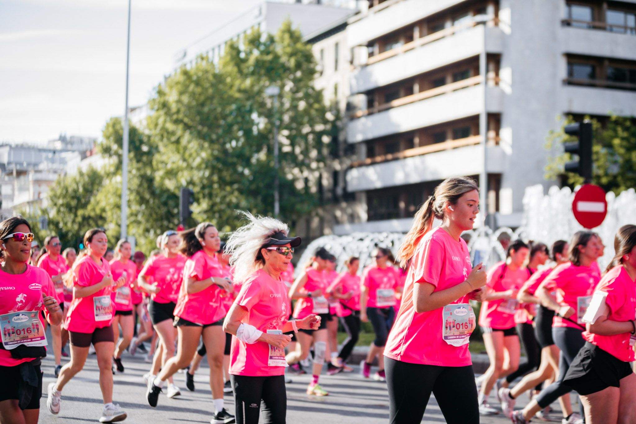 Las mejores fotos del ambiente post de la Carrera de la Mujer Central Lechera Asturiana de Madrid 2024. 34