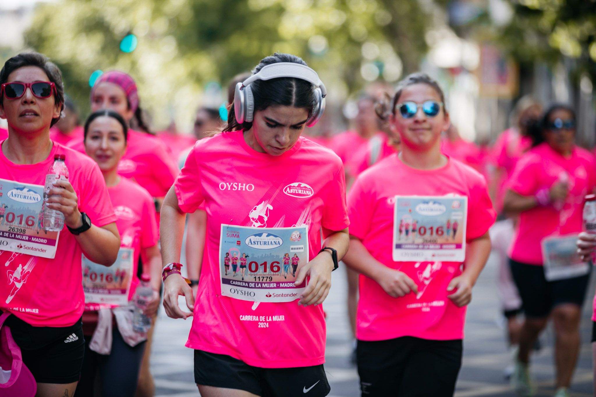 Las mejores fotos del ambiente post de la Carrera de la Mujer Central Lechera Asturiana de Madrid 2024. 43