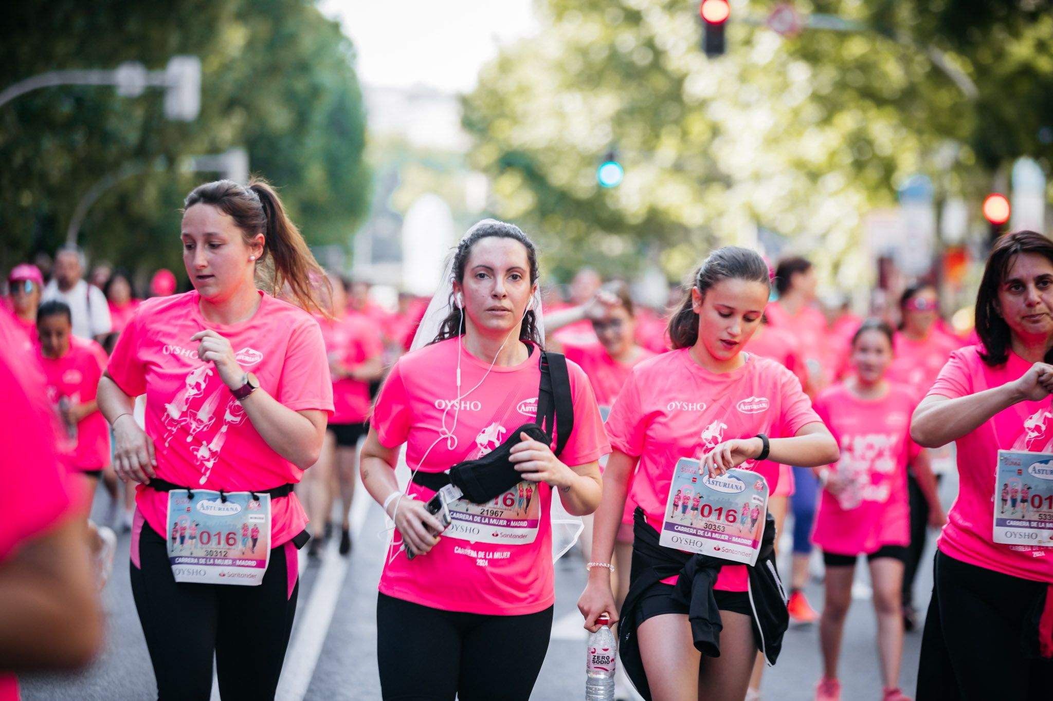 Las mejores fotos del ambiente post de la Carrera de la Mujer Central Lechera Asturiana de Madrid 2024. 47