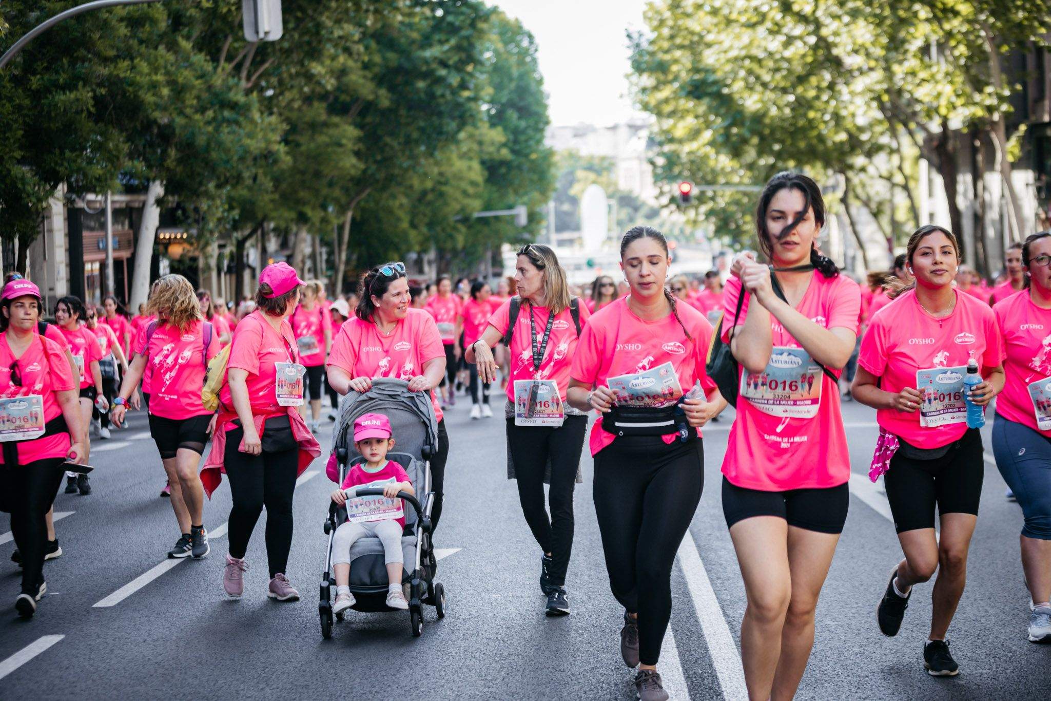 Las mejores fotos del ambiente post de la Carrera de la Mujer Central Lechera Asturiana de Madrid 2024. 53