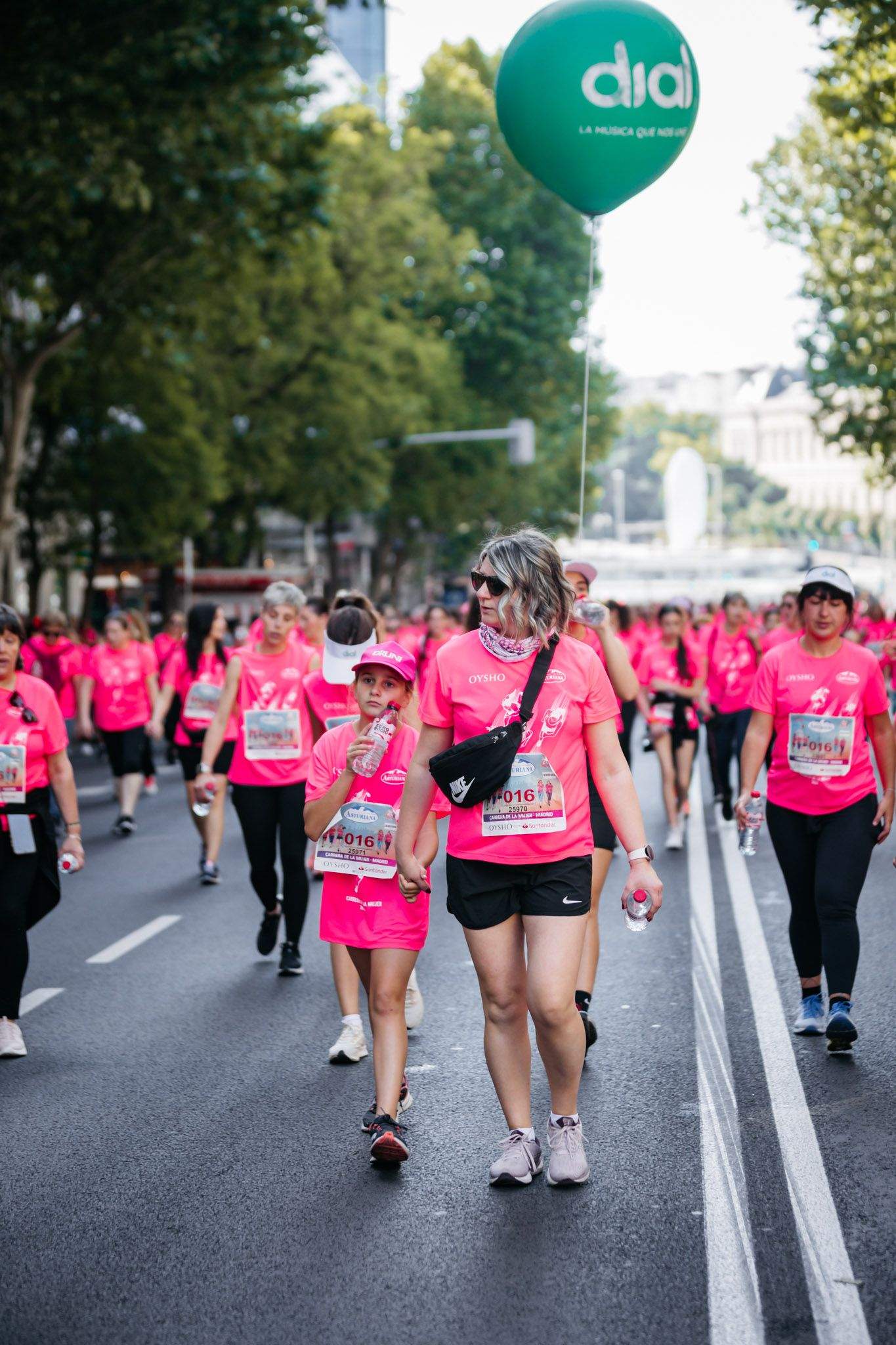 Las mejores fotos del ambiente post de la Carrera de la Mujer Central Lechera Asturiana de Madrid 2024. 58