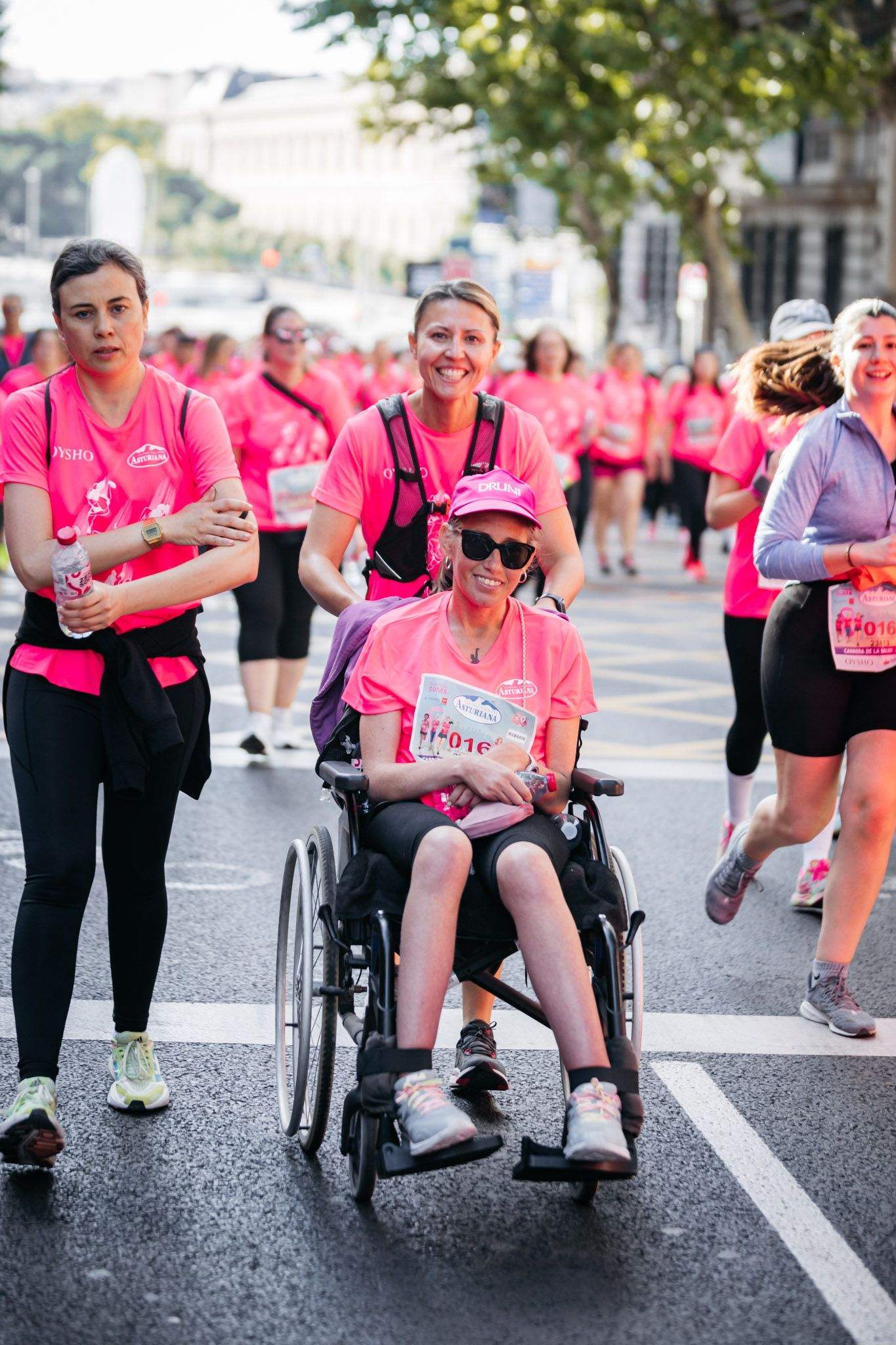 Las mejores fotos del ambiente post de la Carrera de la Mujer Central Lechera Asturiana de Madrid 2024. 60