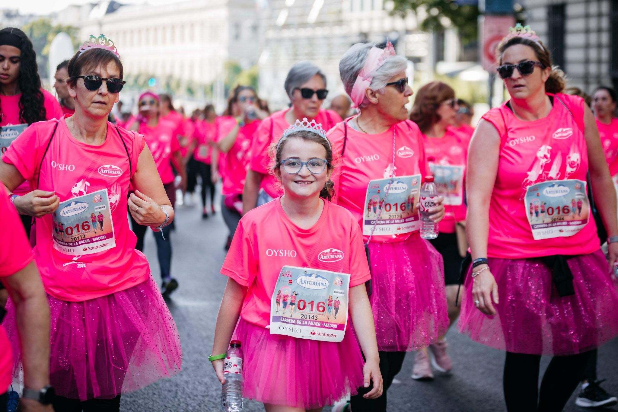 Las mejores fotos del ambiente post de la Carrera de la Mujer Central Lechera Asturiana de Madrid 2024. 64