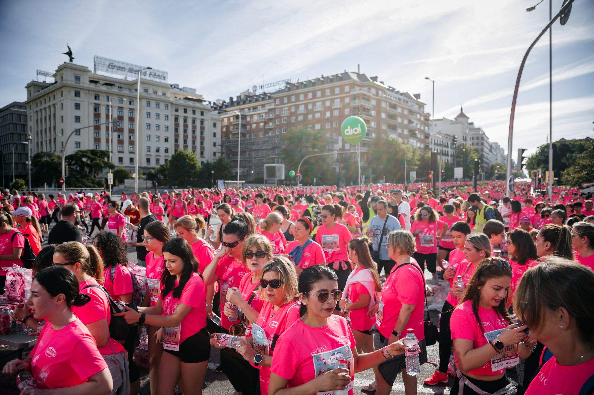 Las mejores fotos del ambiente post de la Carrera de la Mujer Central Lechera Asturiana de Madrid 2024. 83