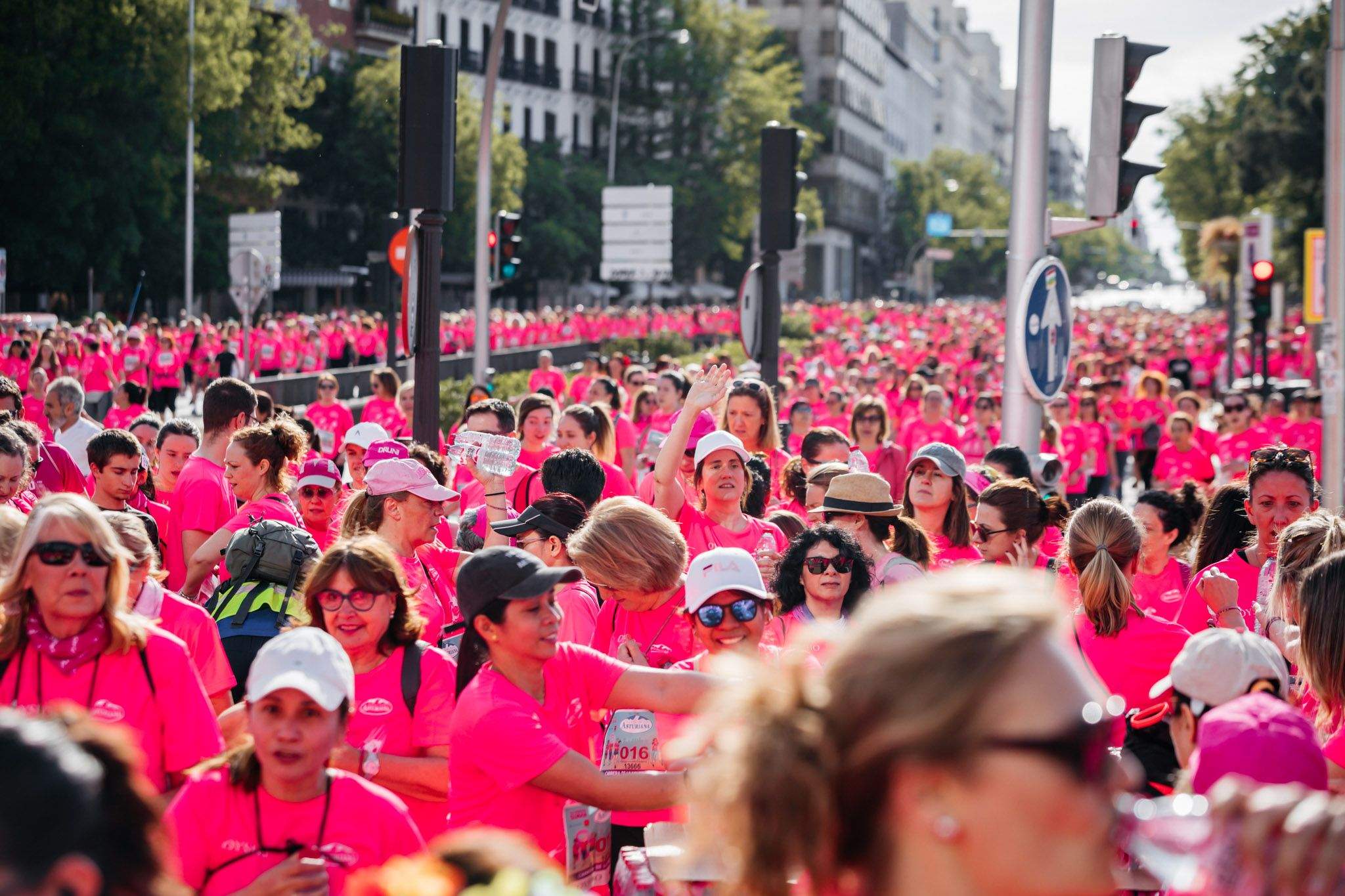Las mejores fotos del ambiente post de la Carrera de la Mujer Central Lechera Asturiana de Madrid 2024. 85