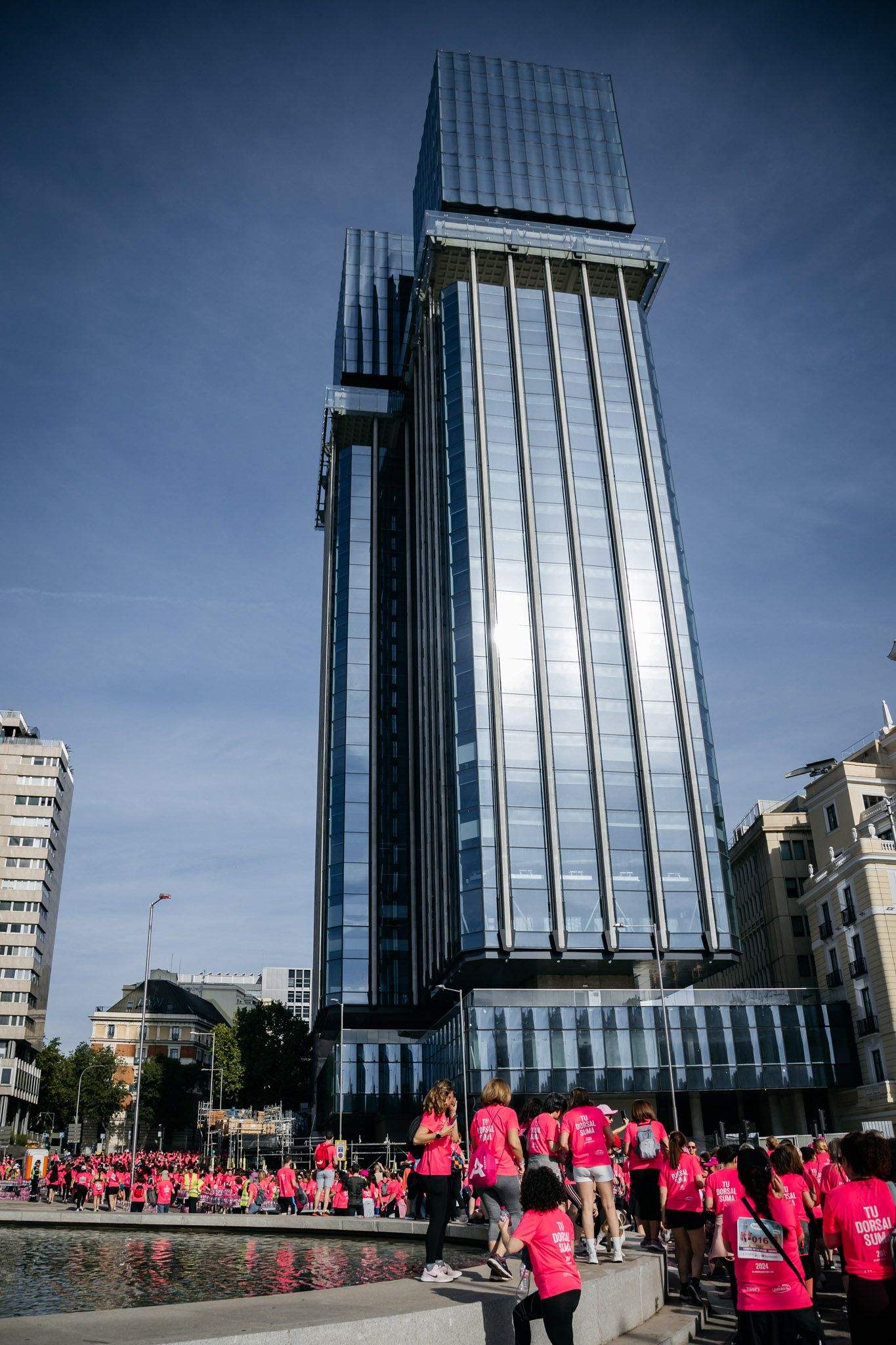 Las mejores fotos del ambiente post de la Carrera de la Mujer Central Lechera Asturiana de Madrid 2024. 93