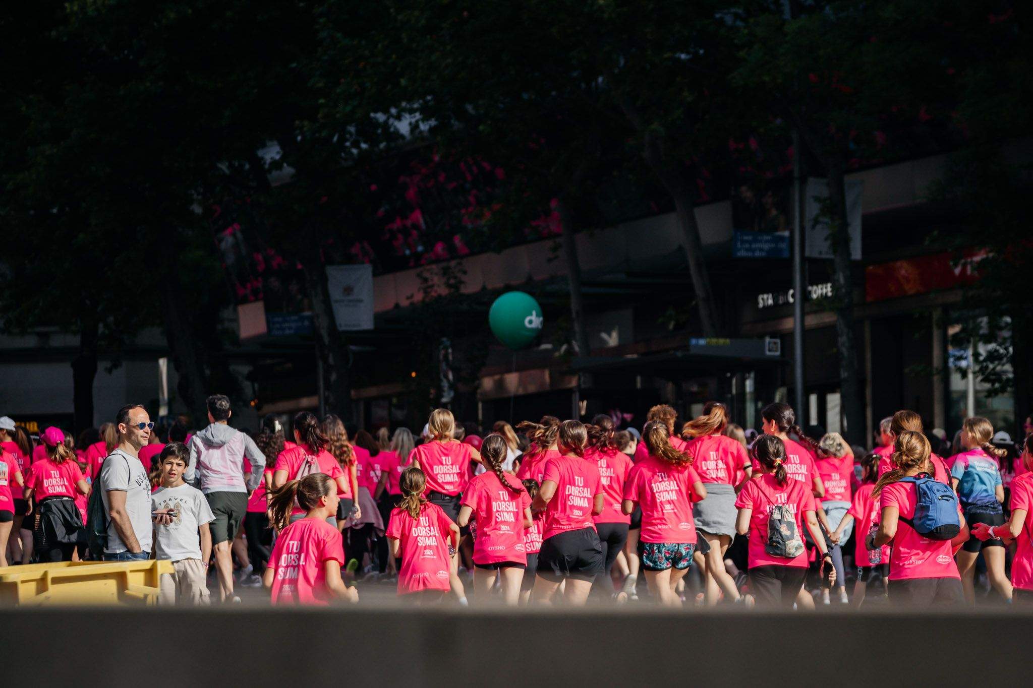 Las mejores fotos del ambiente post de la Carrera de la Mujer Central Lechera Asturiana de Madrid 2024. 99