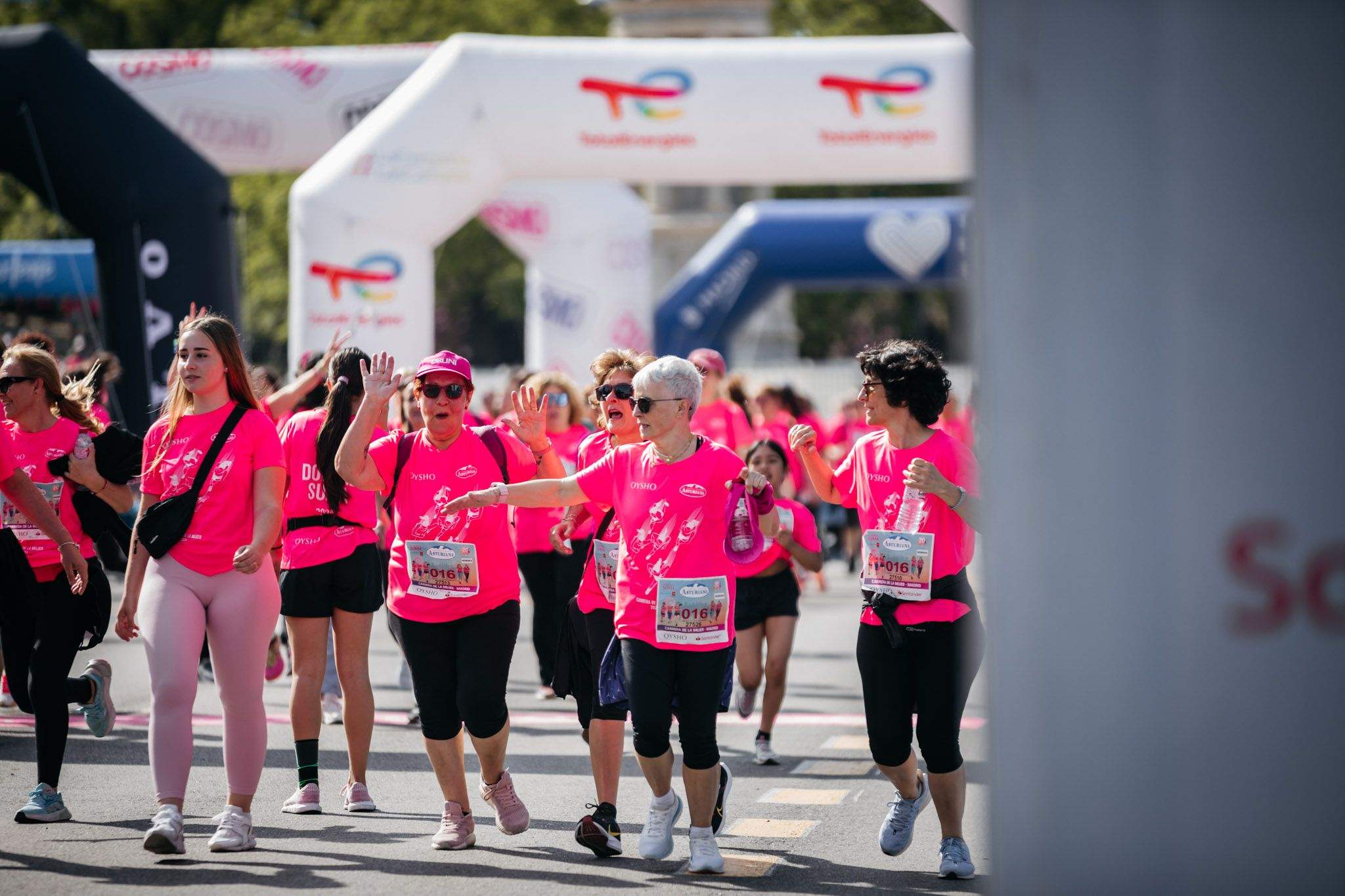 Las mejores fotos del ambiente post de la Carrera de la Mujer Central Lechera Asturiana de Madrid 2024. 198