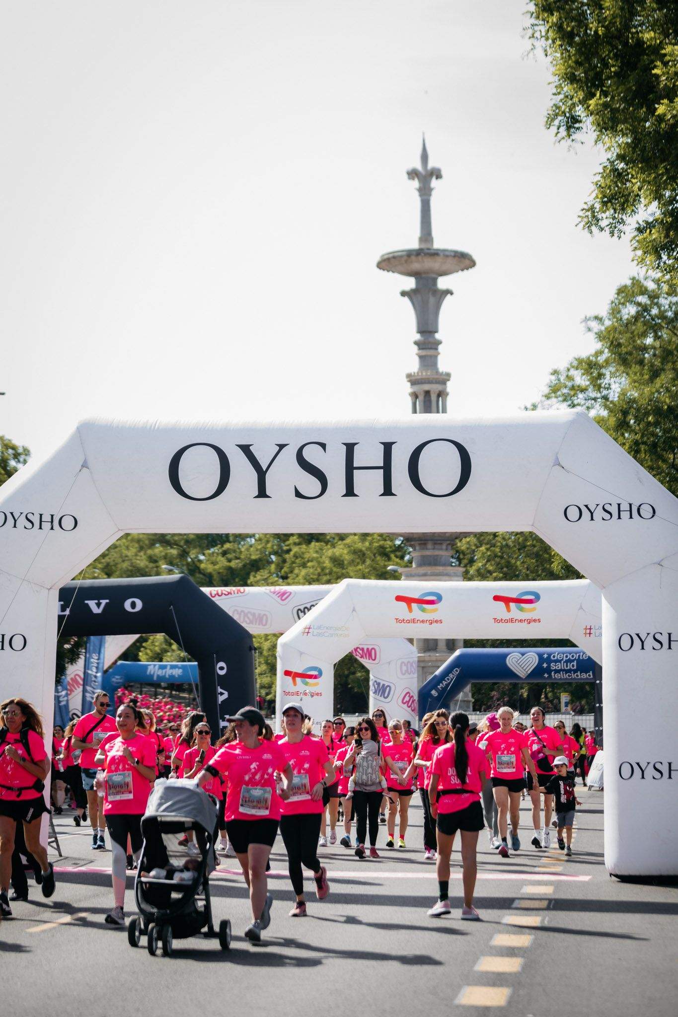 Las mejores fotos del ambiente post de la Carrera de la Mujer Central Lechera Asturiana de Madrid 2024. 201