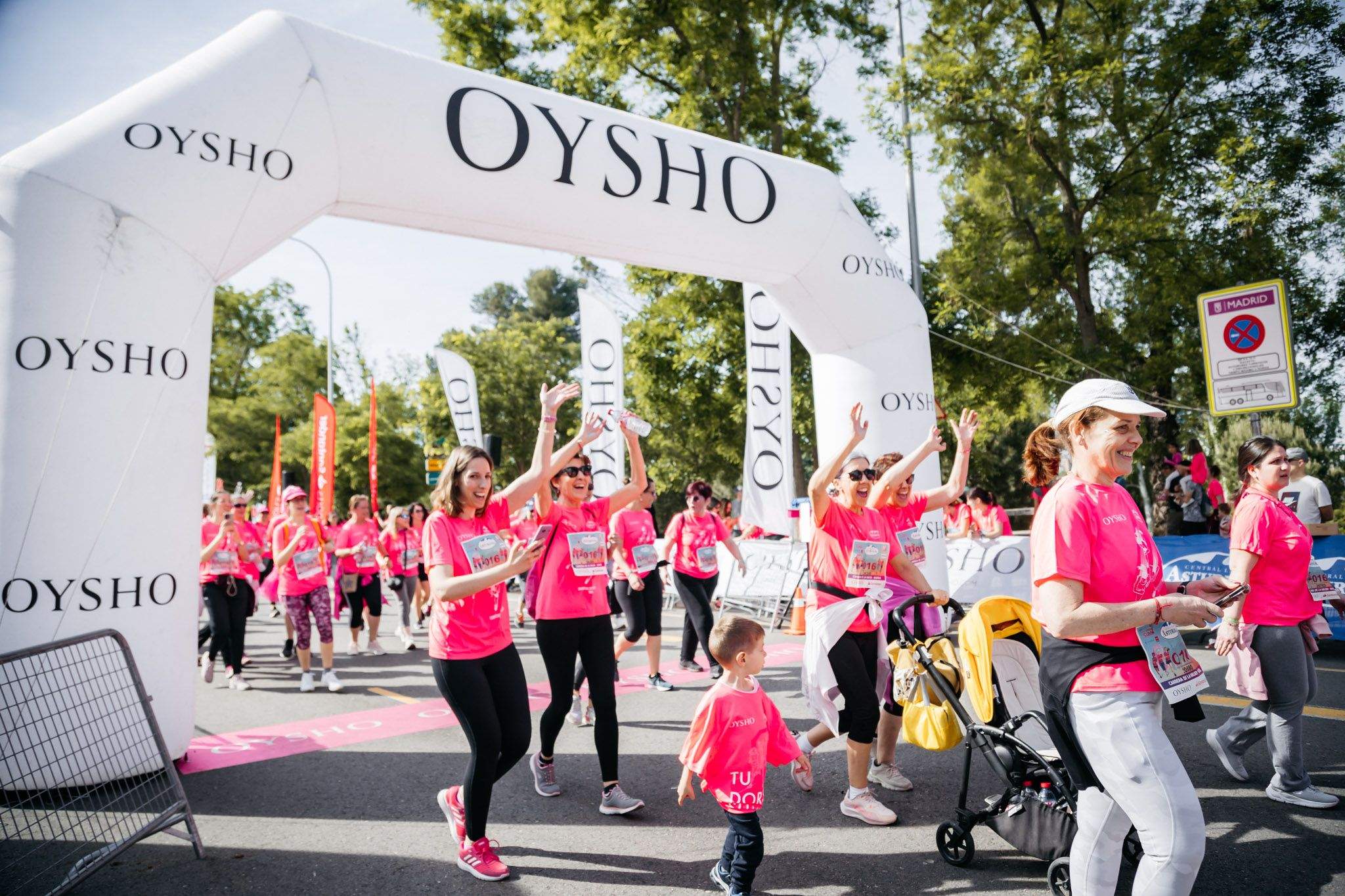 Las mejores fotos del ambiente post de la Carrera de la Mujer Central Lechera Asturiana de Madrid 2024. 211